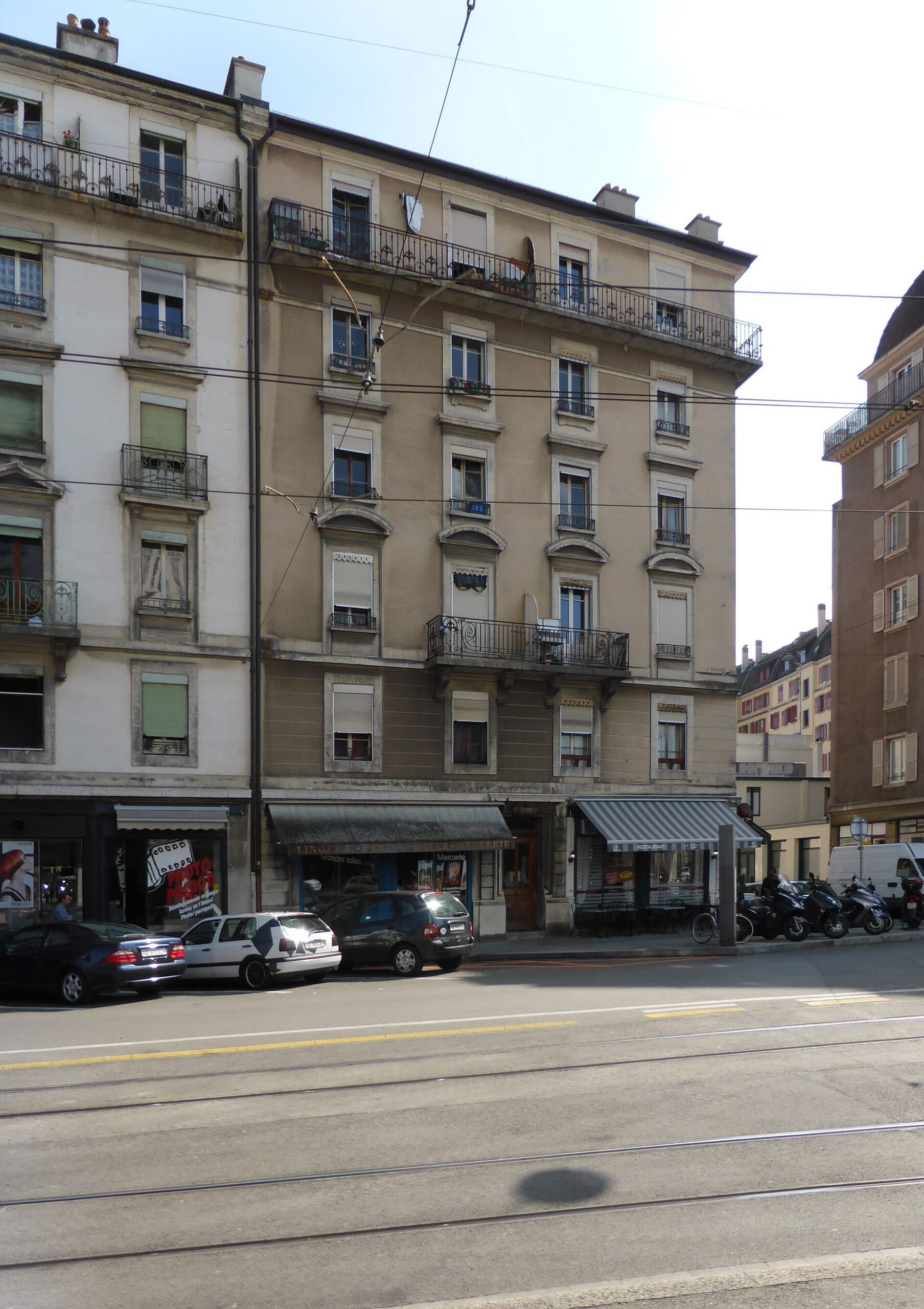Ginebra (Suiza): 16 cosas que ver y hacer junto al mayor lago alpino en 2026 16 El ambiente mediterráneo del barrio de Carouge