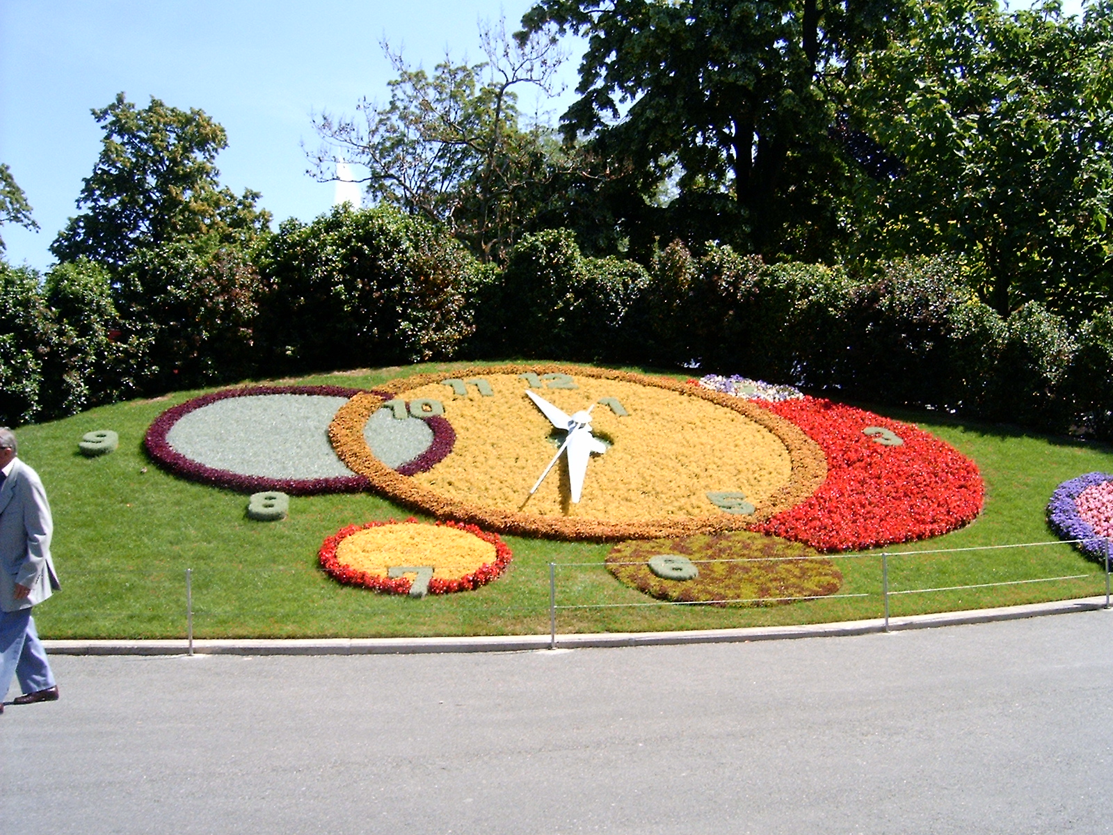 Ginebra (Suiza): 16 cosas que ver y hacer junto al mayor lago alpino en 2026 14 El Reloj de Flores en el Jardin Anglais