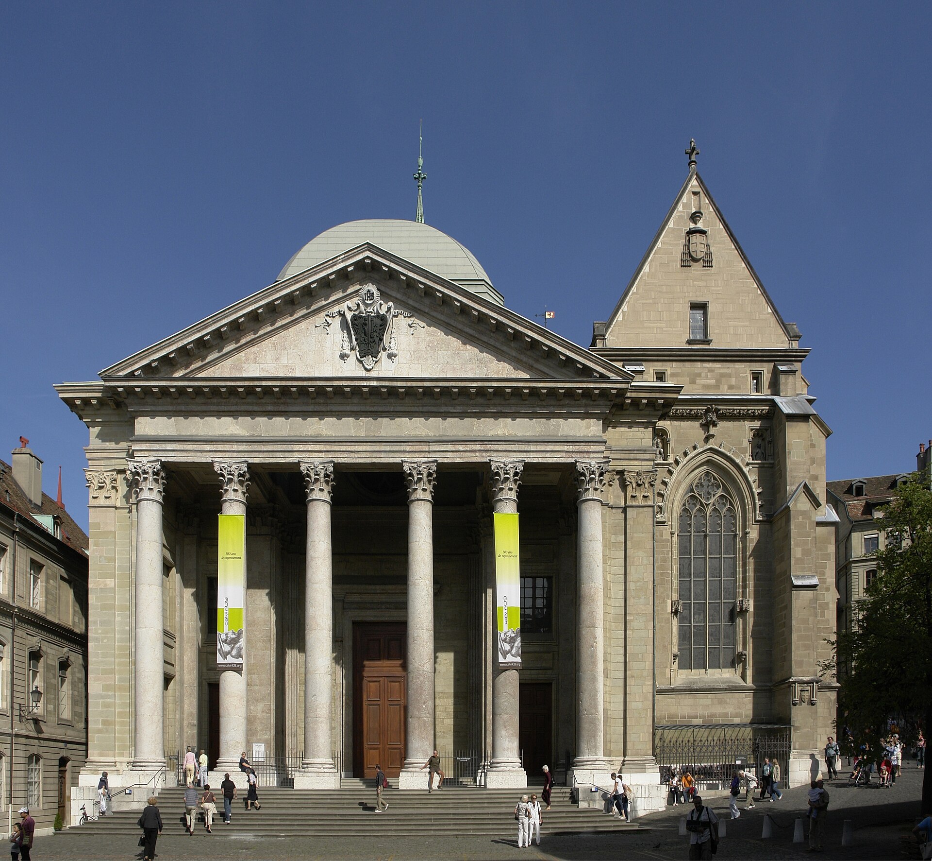 Ginebra (Suiza): 16 cosas que ver y hacer junto al mayor lago alpino en 2026 6 La catedral de Saint-Pierre sobre el casco antiguo