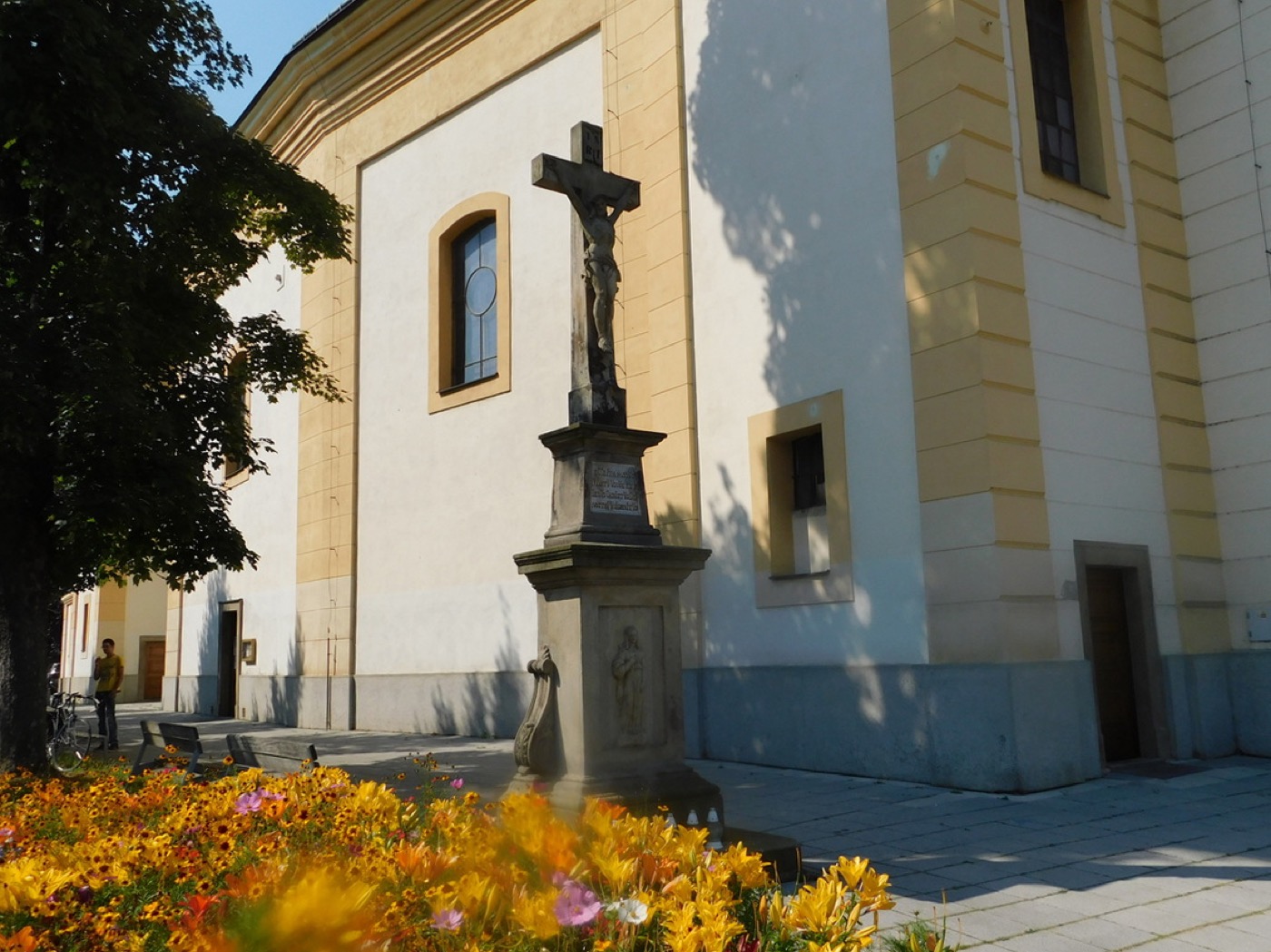 Cosa vedere a Zlín: 12 idee nella città di Baťa in Repubblica Ceca 12 Chiesa dei Santi Filippo e Giacomo presso piazza Míru a Zlín