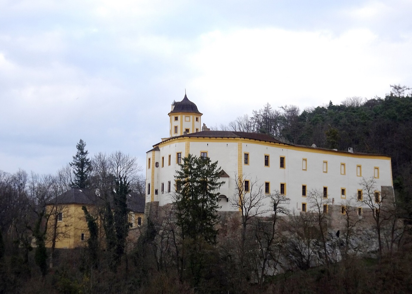Cosa vedere a Zlín: 12 idee nella città di Baťa in Repubblica Ceca 14 Il castello gotico di Malenovice, oggi parte di Zlín