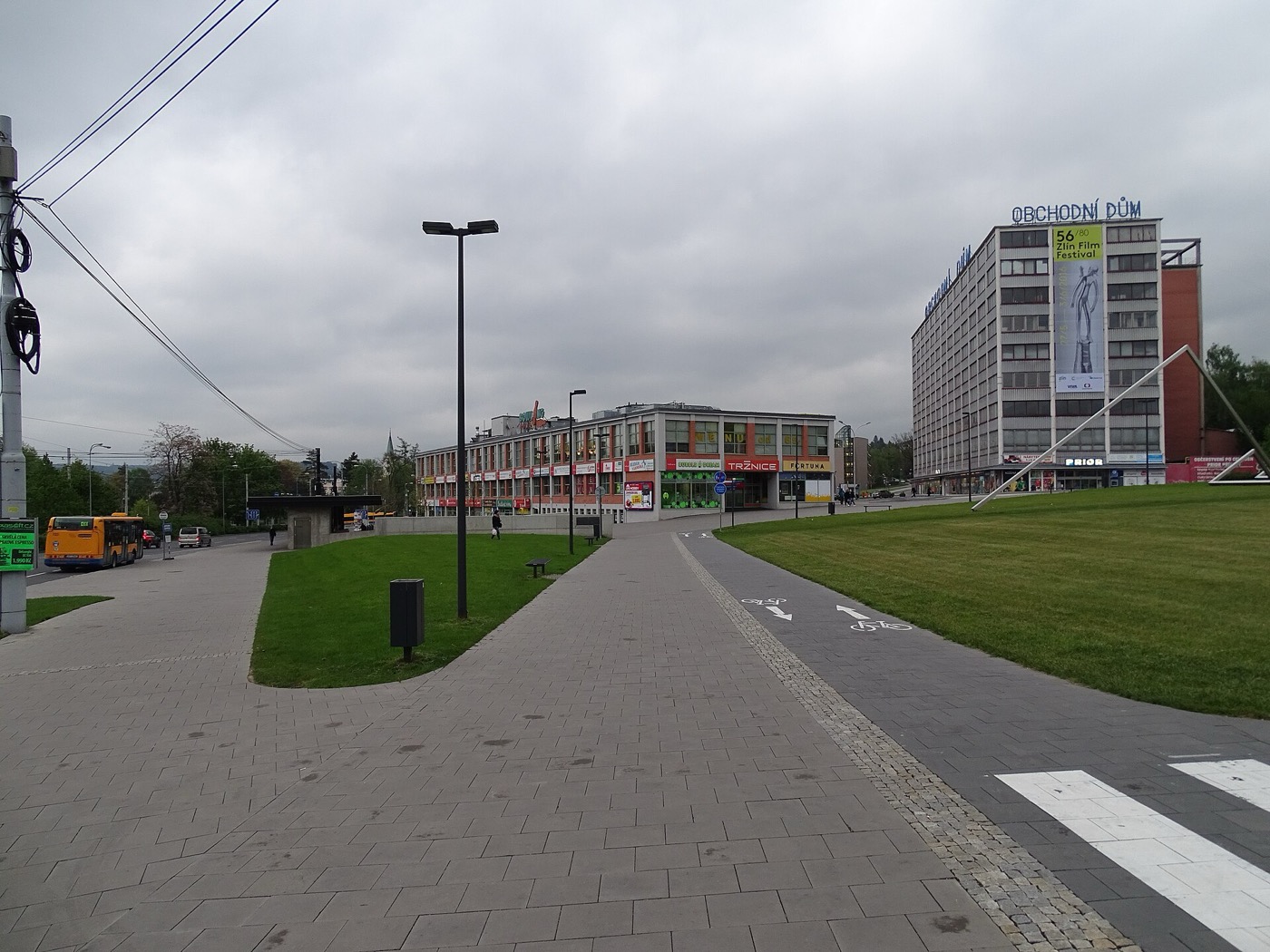 Cosa vedere a Zlín: 12 idee nella città di Baťa in Repubblica Ceca 4 La funzionalista piazza Práce a Zlín