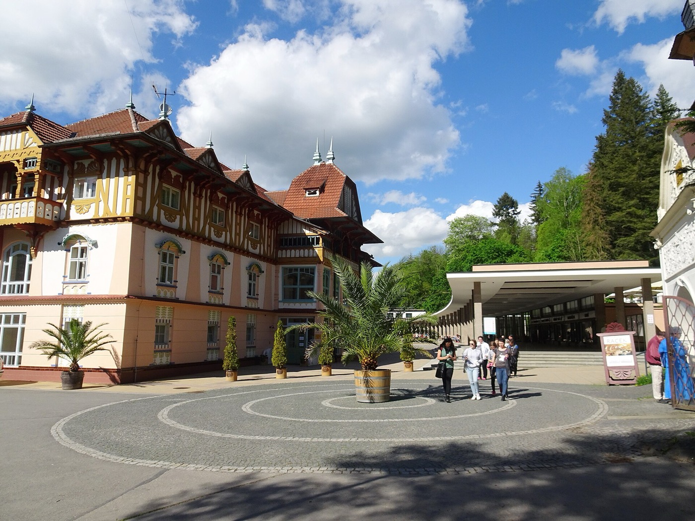 Cosa vedere a Zlín: 12 idee nella città di Baťa in Repubblica Ceca 17 La casa Jurkovič e il colonnato alle terme di Luhačovice