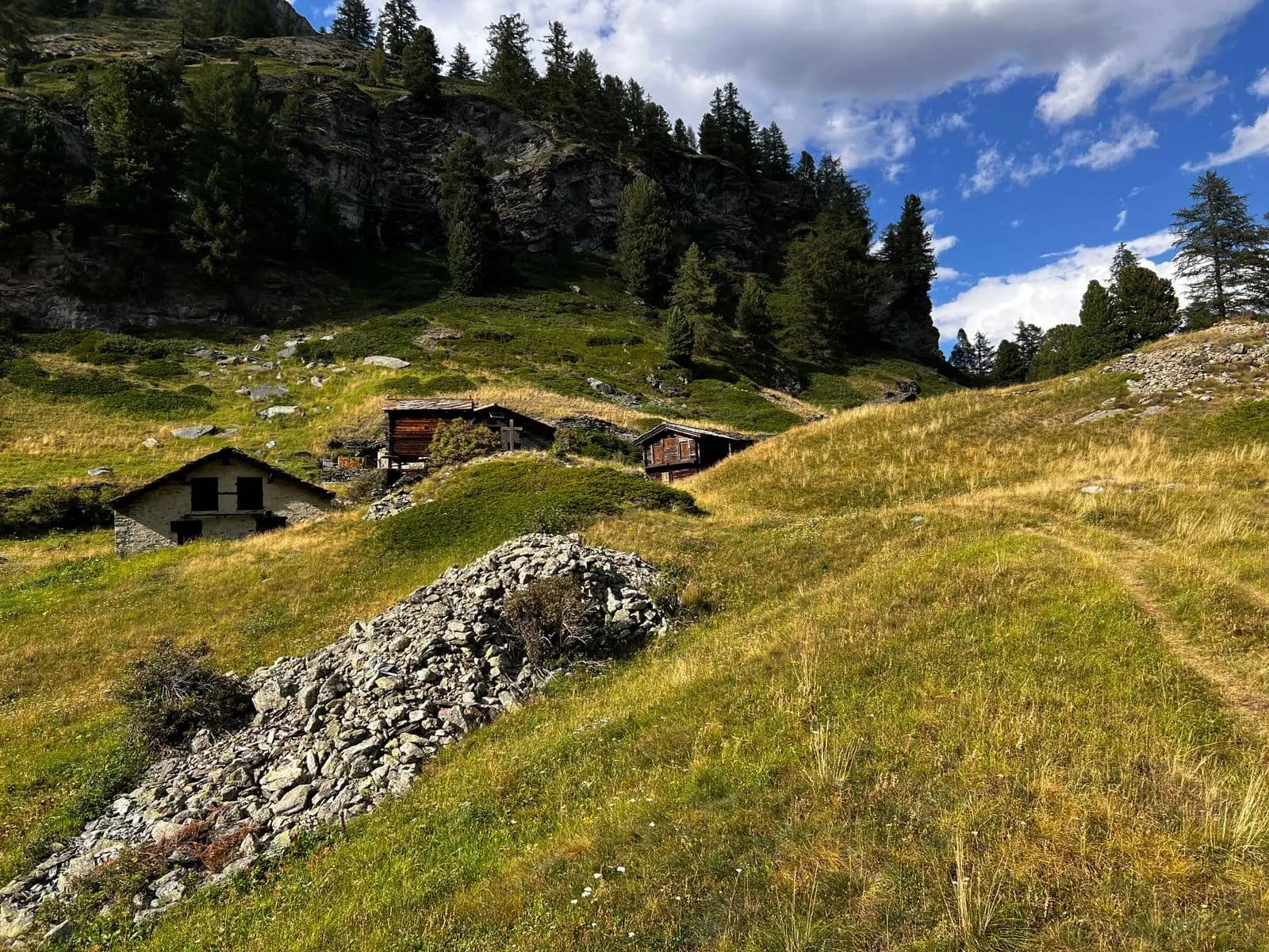 Zermatt Svájc: 17 tipp, mit érdemes látni és csinálni 2026-ban 16 Zmutt és az ősi hangulat