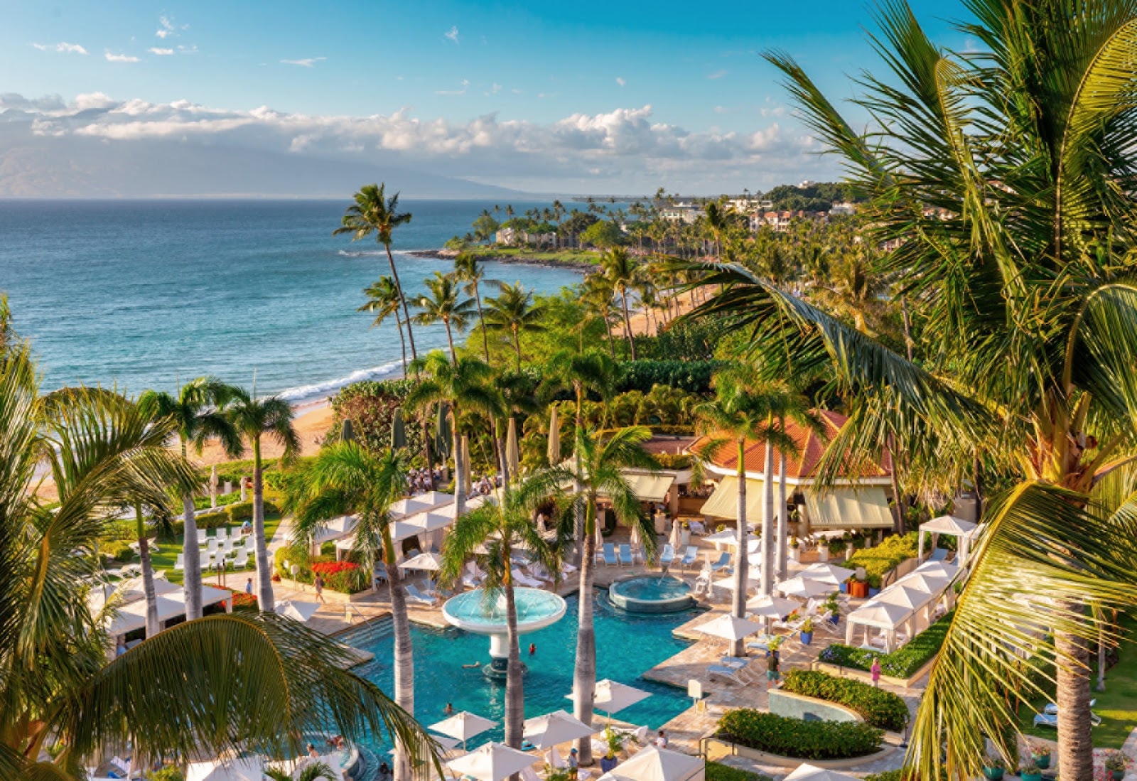 Elokuvahotellit: 16 paikkaa, joissa yövyt kuin elokuvassa 2026 4 Uima-allas ja palmuja Four Seasons Resort Maui -lomakohteessa Havaijilla