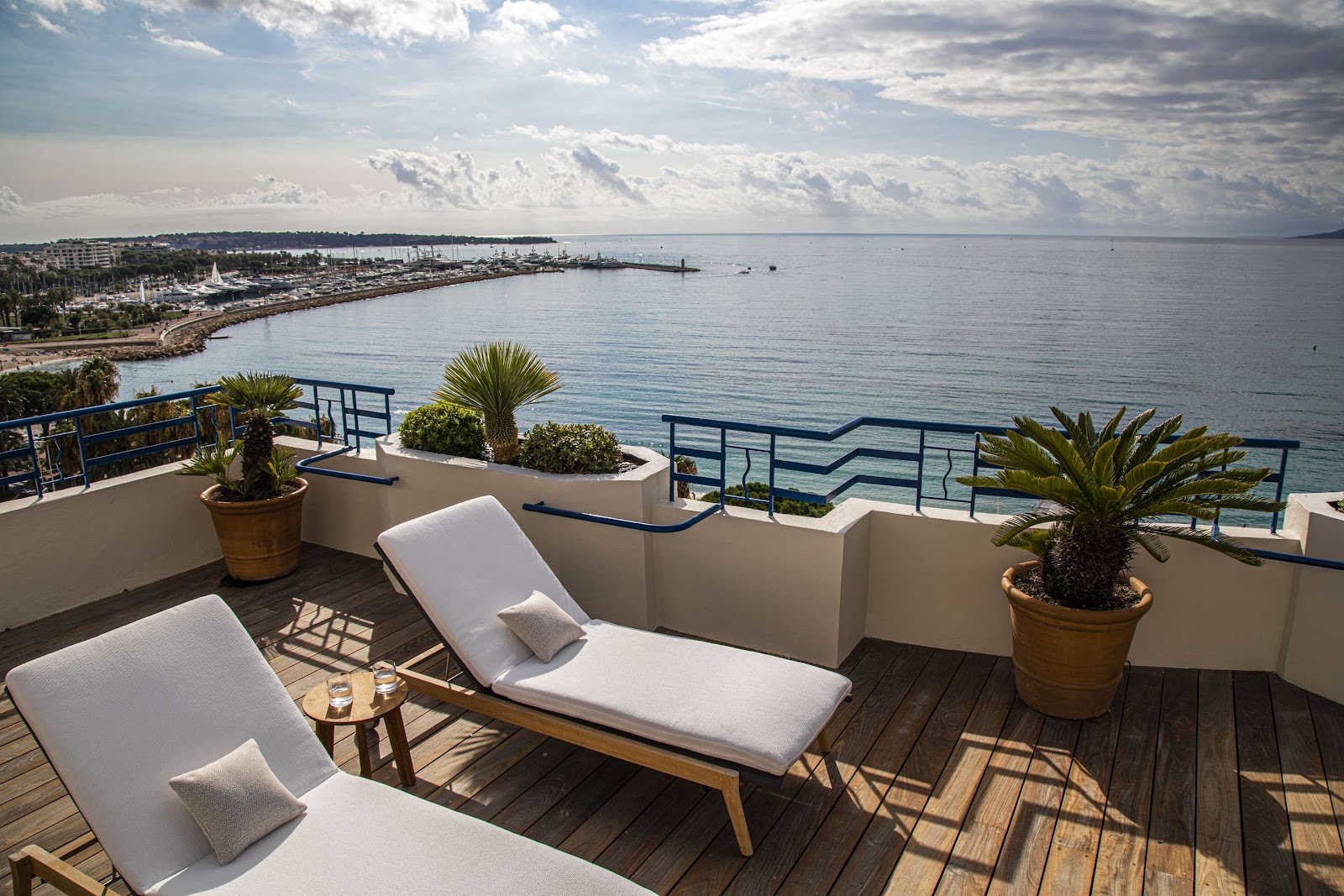 Elokuvahotellit: 16 paikkaa, joissa yövyt kuin elokuvassa 2026 8 Hotel Martinezin art deco -julkisivu Croisette-promenadilla Cannesissa