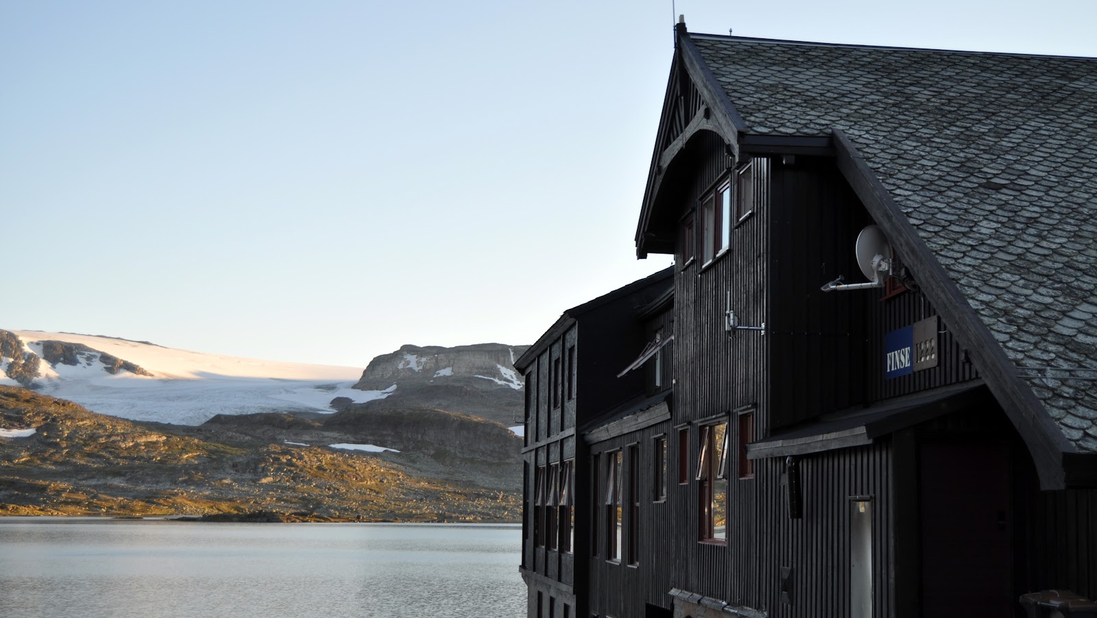 Elokuvahotellit: 16 paikkaa, joissa yövyt kuin elokuvassa 2026 17 Vuoristohotelli Finse 1222 Hardangerjøkulenin jäätikön äärellä Norjassa
