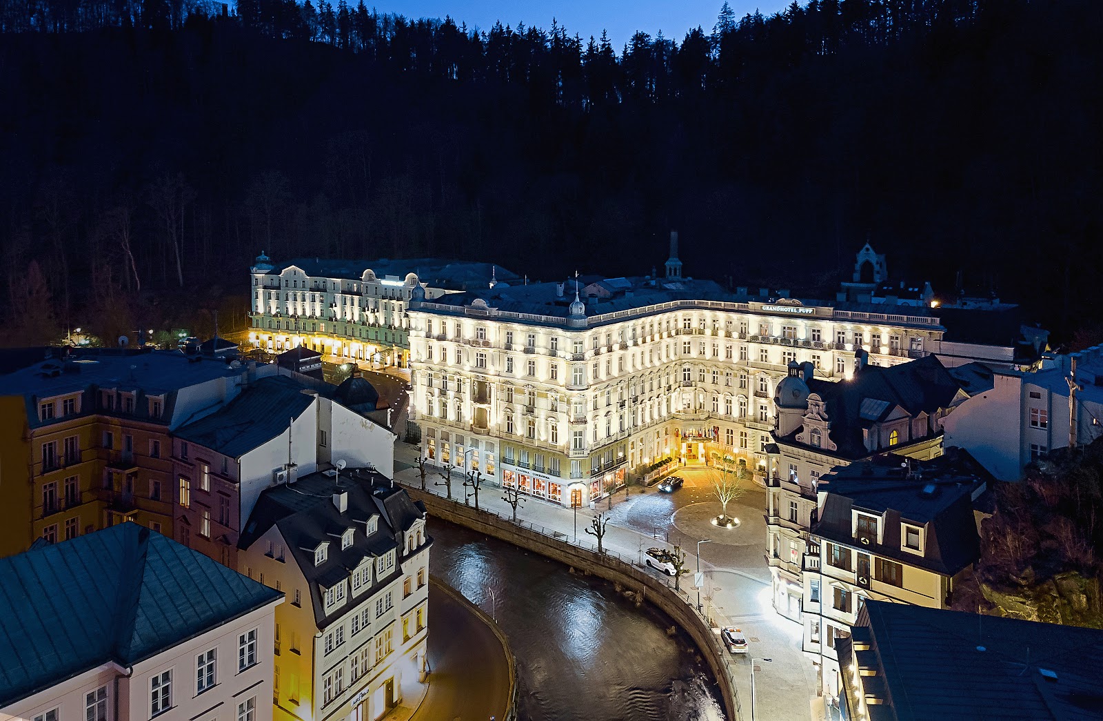 Elokuvahotellit: 16 paikkaa, joissa yövyt kuin elokuvassa 2026 18 Grandhotel Pupp Karlovy Varyssa, elokuvan Hotel Splendide