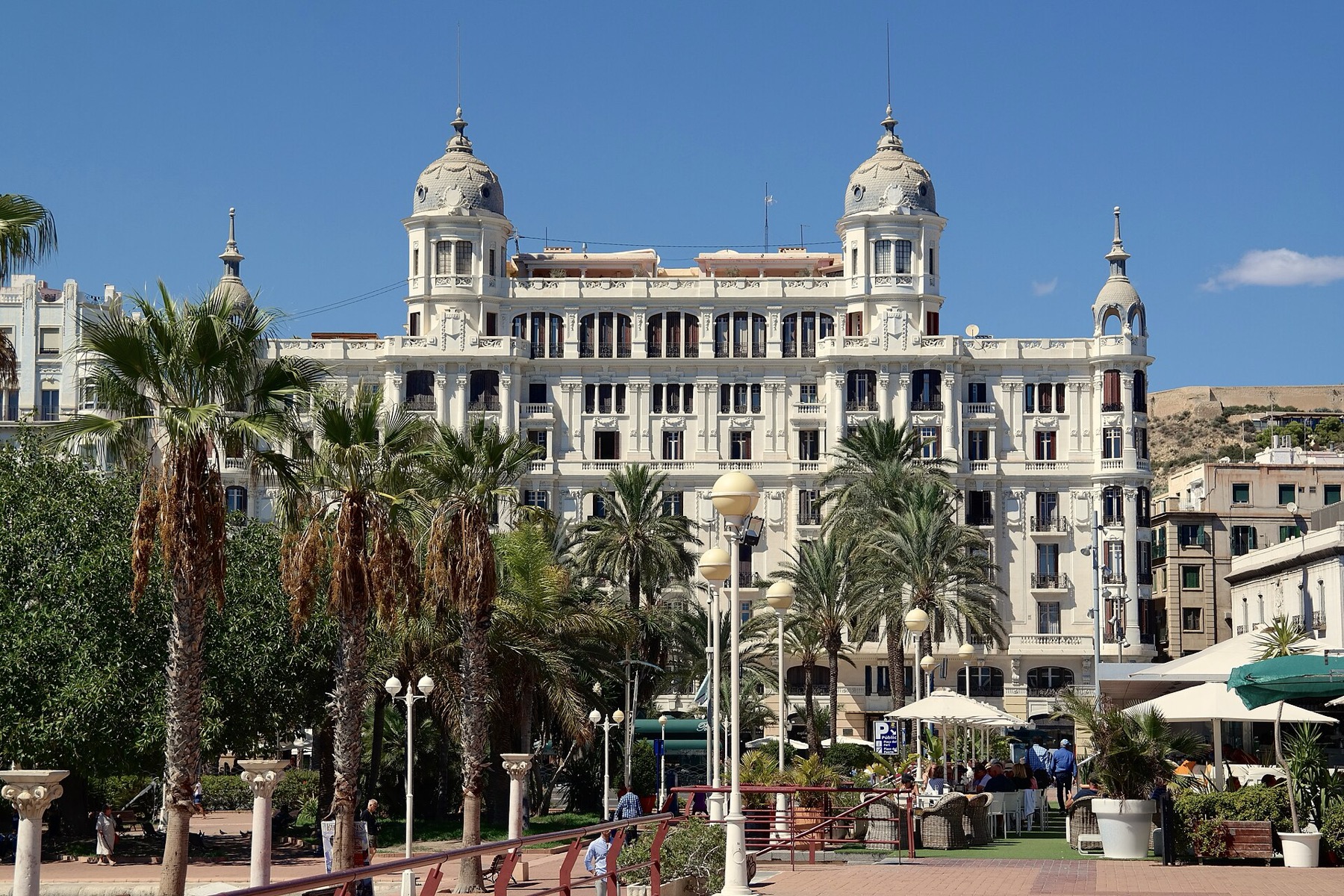 Alicante, Espanja: 20 vinkkiä, mitä nähdä ja tehdä Costa Blancalla 4 Casa Carbonell Explanada de España -promenadilla Alicantessa