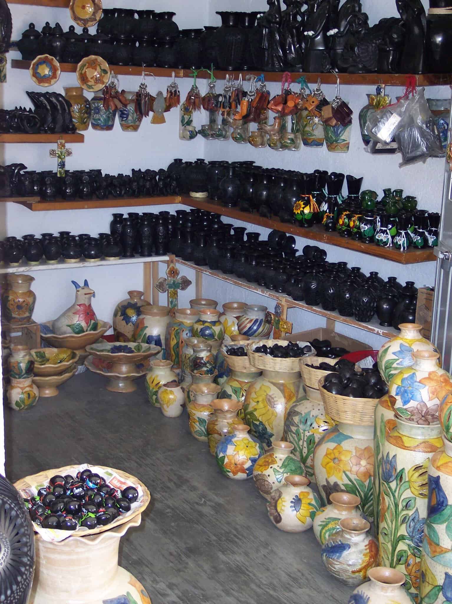 Oaxaca, Mexic: 15 sfaturi — gastronomie, mezcal și sudul colonial 14 Ceramica neagră barro negro
