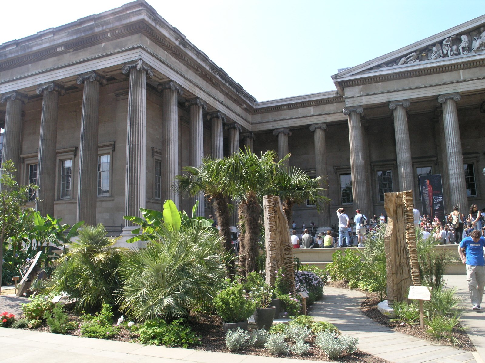 British Museum din Londra: ce să vezi în câteva ore și de ce e gratis în 2026 1 Fațada clasicistă a British Museum cu coloane