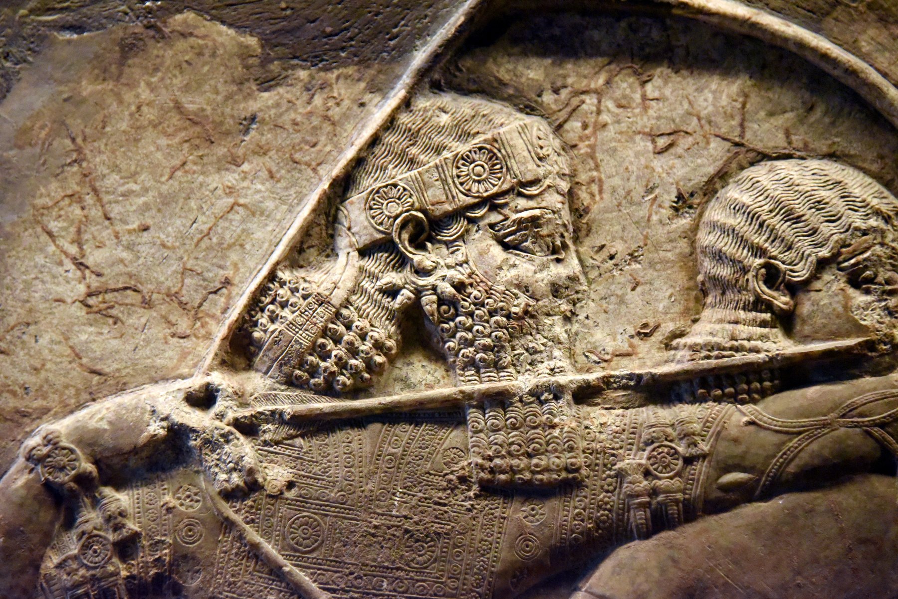 British Museum din Londra: ce să vezi în câteva ore și de ce e gratis în 2026 8 Relief asirian care surprinde o vânătoare regală de lei
