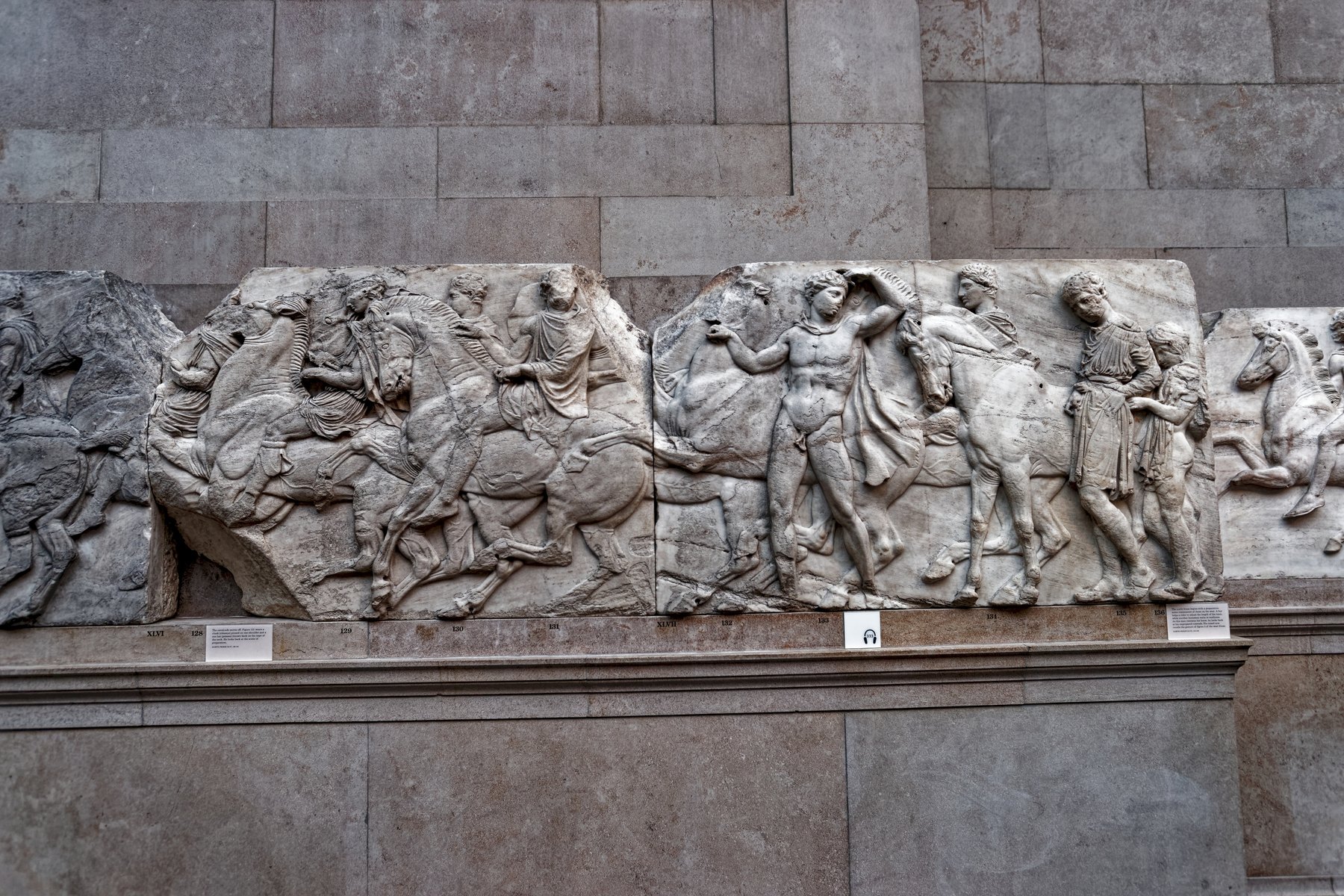 British Museum din Londra: ce să vezi în câteva ore și de ce e gratis în 2026 3 Friză de marmură din Partenon cu călăreți în British Museum