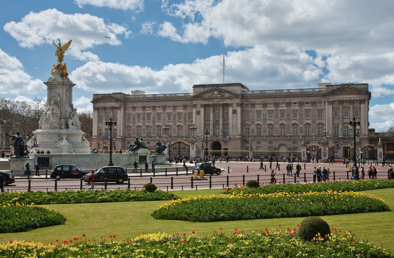 United Kingdom: Guide, Tips & What to See 2026 2 Buckingham Palace: Tickets, Changing of the Guard & 2026 Tips