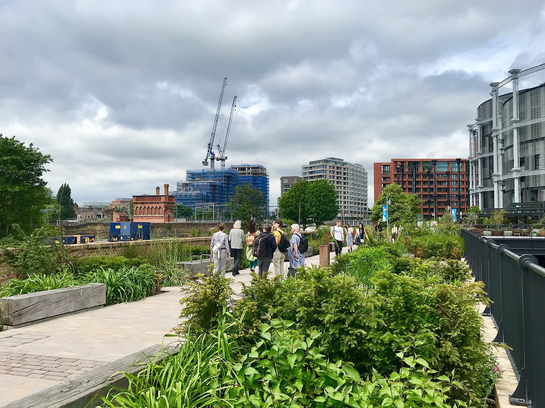 Camden a Londra: 12 consigli su cosa vedere e assaggiare 2026 14 Promenade verde presso i gasometri di King's Cross