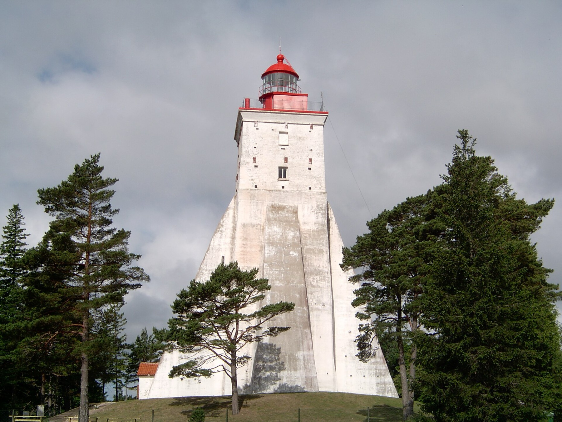 Estonia: 25 de idei ce să vezi și să experimentezi în Baltica nordică în 2026 17 Farul Kõpu de pe insula Hiiumaa
