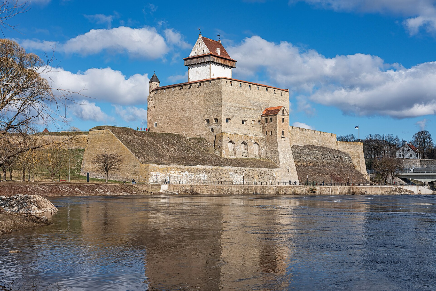 Estonia: 25 de idei ce să vezi și să experimentezi în Baltica nordică în 2026 31 Castelul Hermann din Narva, la granița cu Rusia