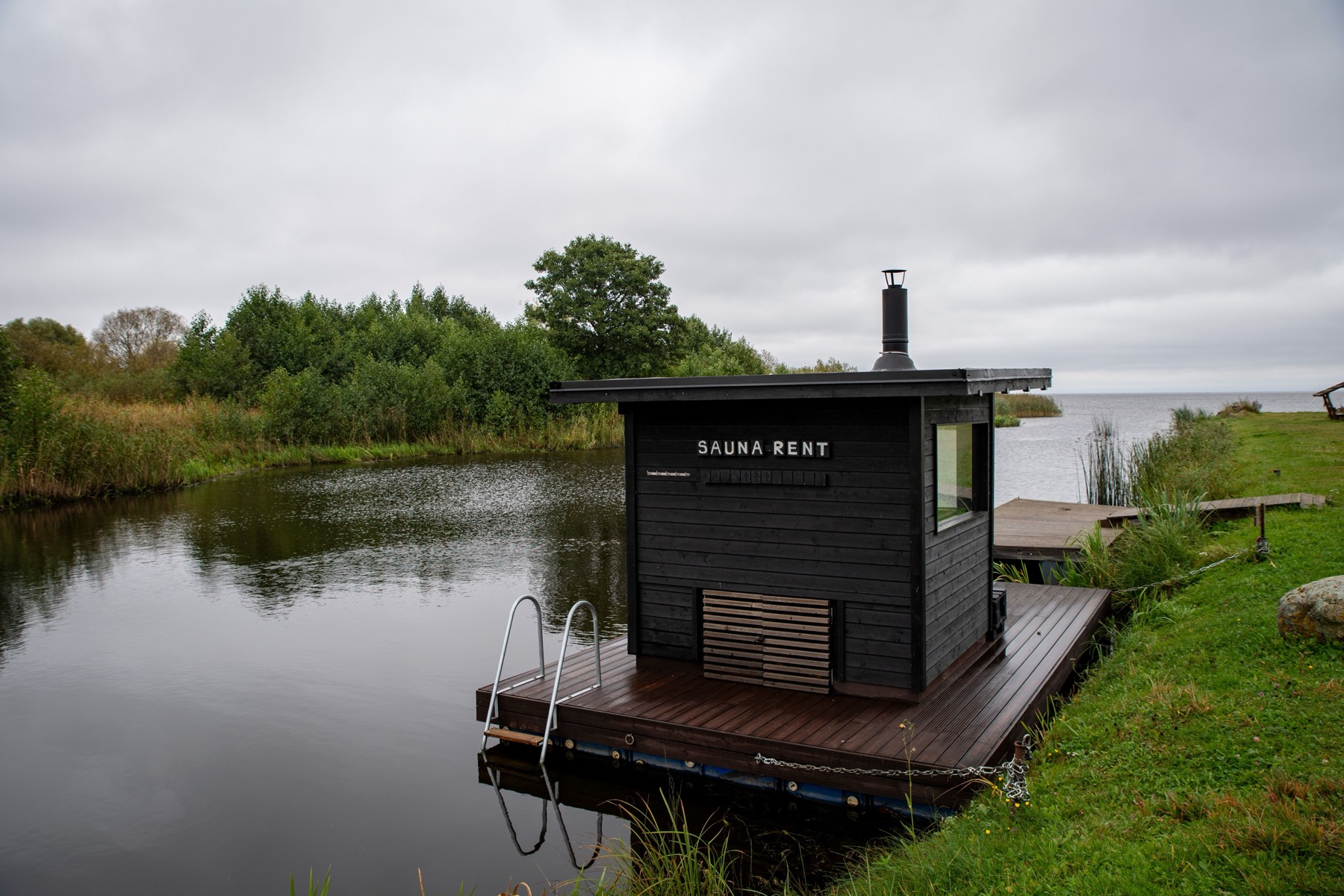 Băi și saune în Estonia: 10 cele mai bune locuri de saună în 2026 17 Saună lângă un lac înghețat iarna