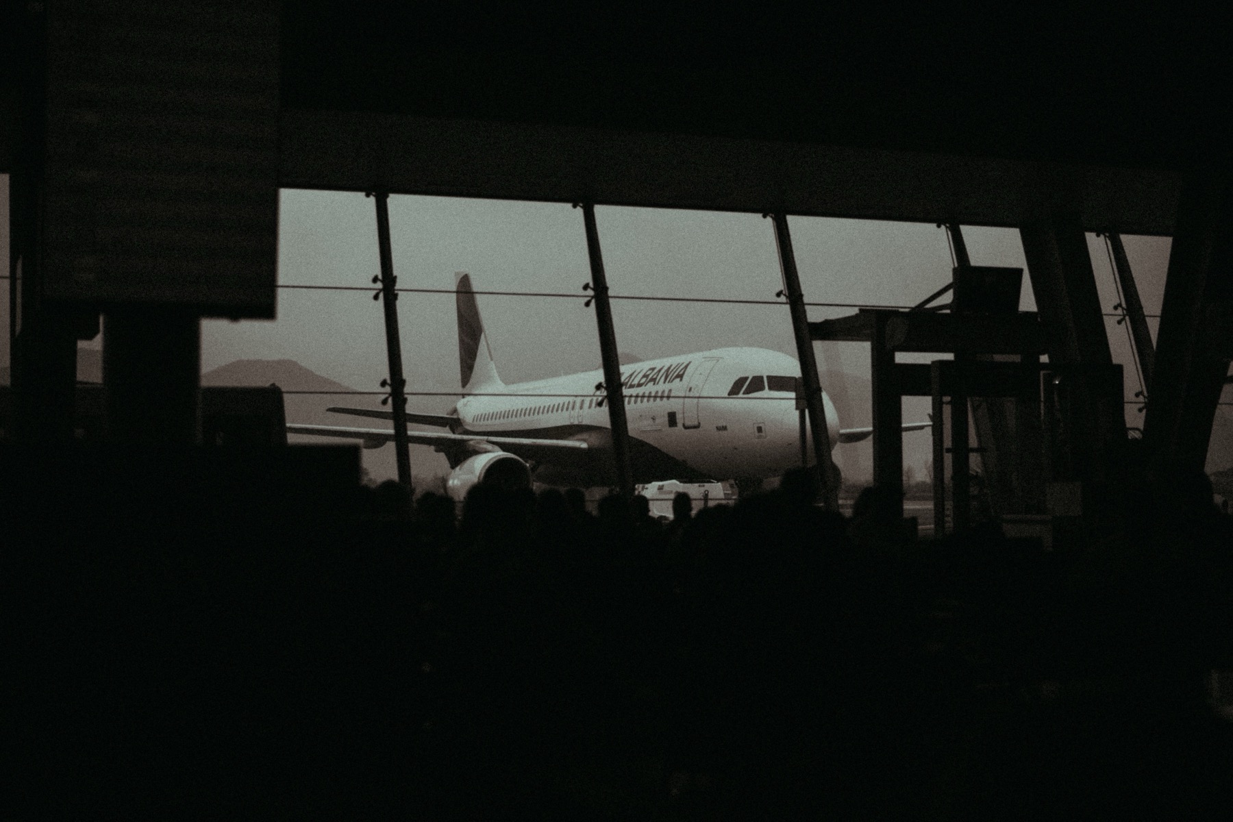 How to Travel to Estonia: Flights, Ferry & Driving in 2026 4 Boarding the plane