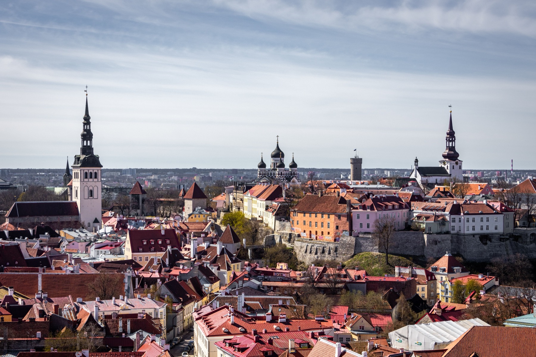 Unde să stai în Tallinn, Estonia: cele mai bune cartiere și hoteluri 2026 3 Vedere aeriană asupra Tallinnului și a cartierelor sale