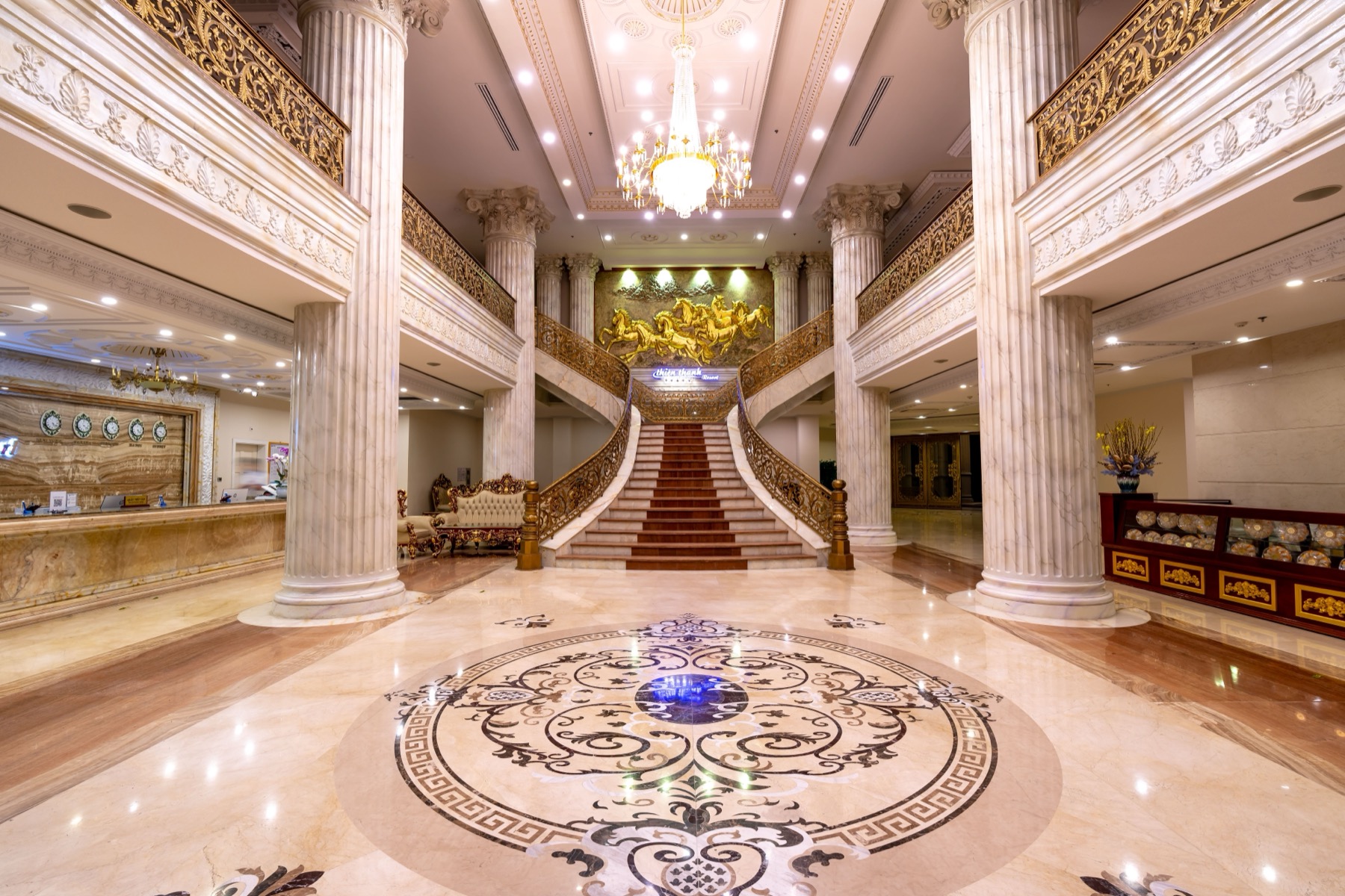 Unde să stai în Tallinn, Estonia: cele mai bune cartiere și hoteluri 2026 11 Lobby-ul unui hotel de lux
