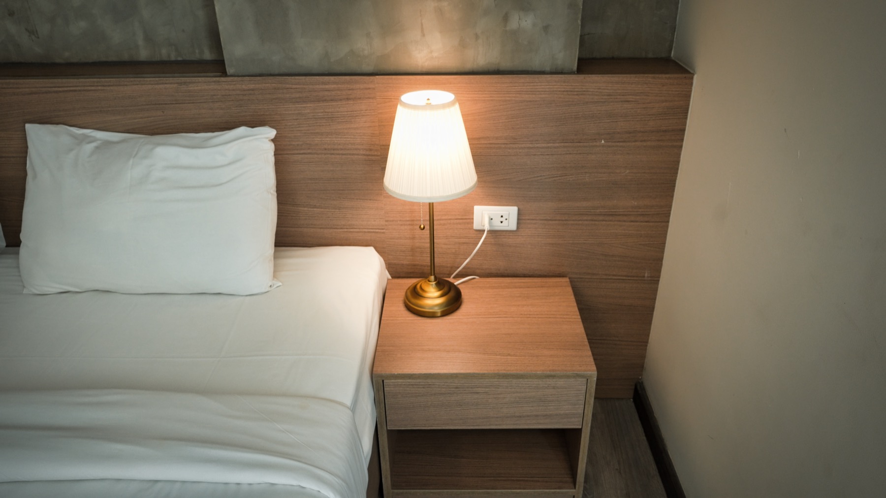 Unde să stai în Tallinn, Estonia: cele mai bune cartiere și hoteluri 2026 13 Cameră de hotel modernă de clasă medie