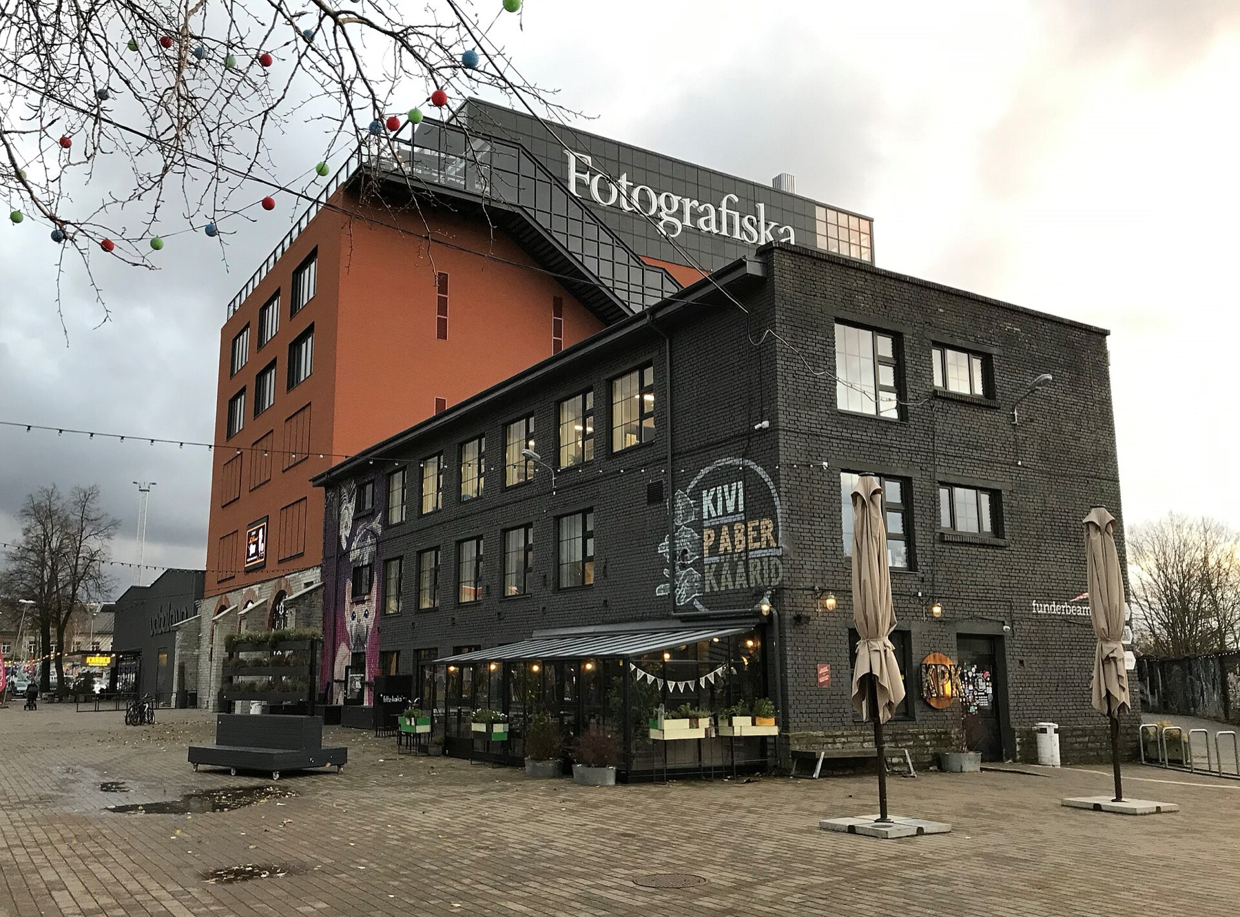 Essen in Tallinn (Estland): vom Michelin-Stern bis zum 6-Euro-Mittagessen 2026 6 Galerie Fotografiska in Telliskivi