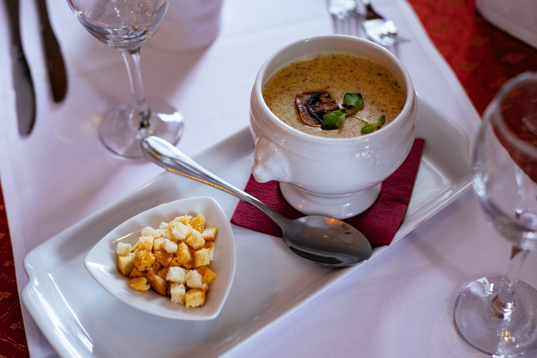 Essen in Tallinn (Estland): vom Michelin-Stern bis zum 6-Euro-Mittagessen 2026 19 Mittagsmenü für ein paar Euro