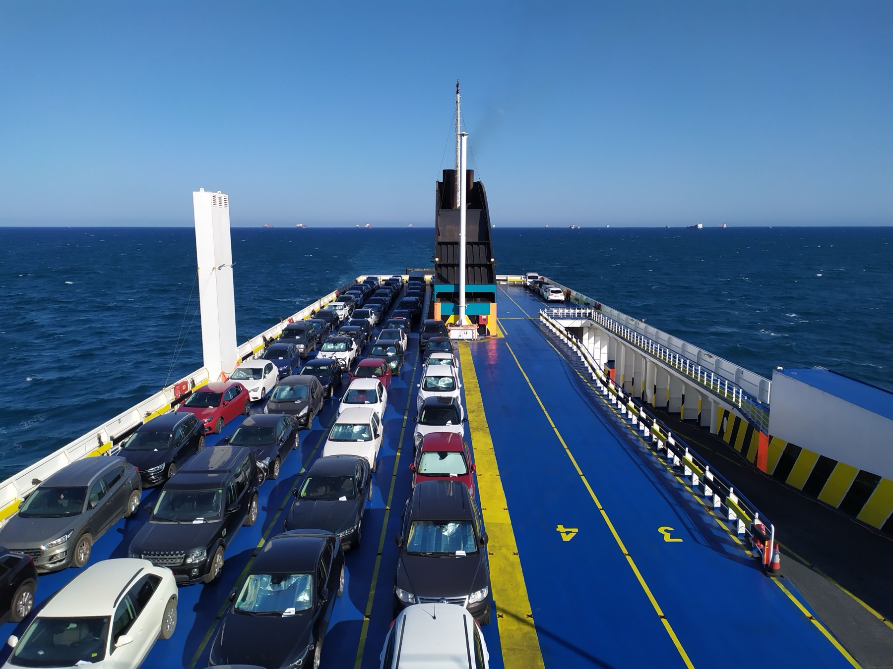 Ferry Helsinki Tallinn : prix, horaires et astuces pour économiser en 2026 15 Pont-garage du ferry