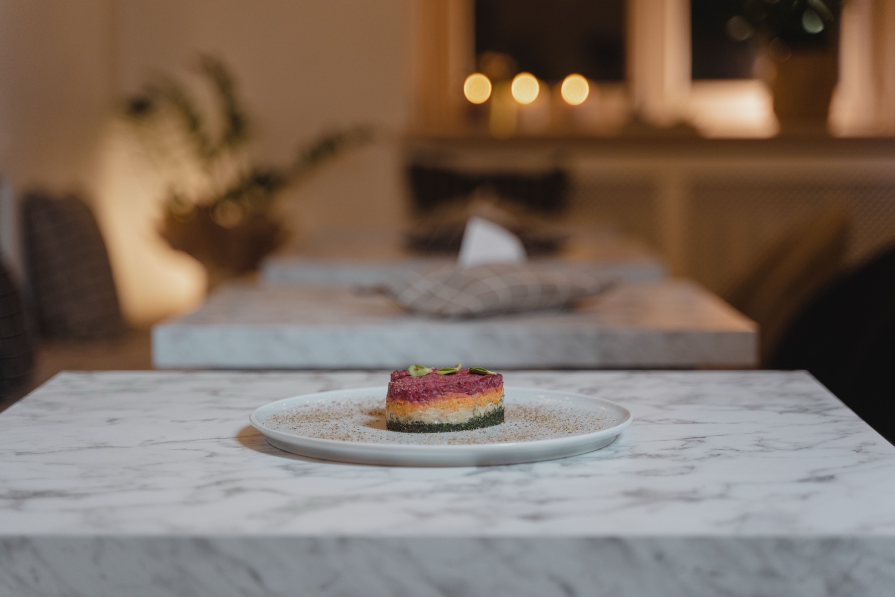 Ferry Helsinki Tallinn : prix, horaires et astuces pour économiser en 2026 17 Table dressée dans un restaurant