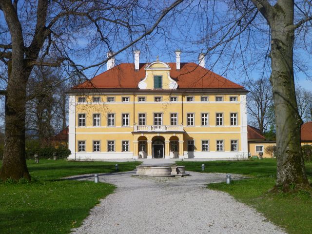 Sound of Music: 11 filminspelningsplatser i Salzburg, Österrike 2026 15 Slottet Frohnburg mellan träden i utkanten av Salzburg
