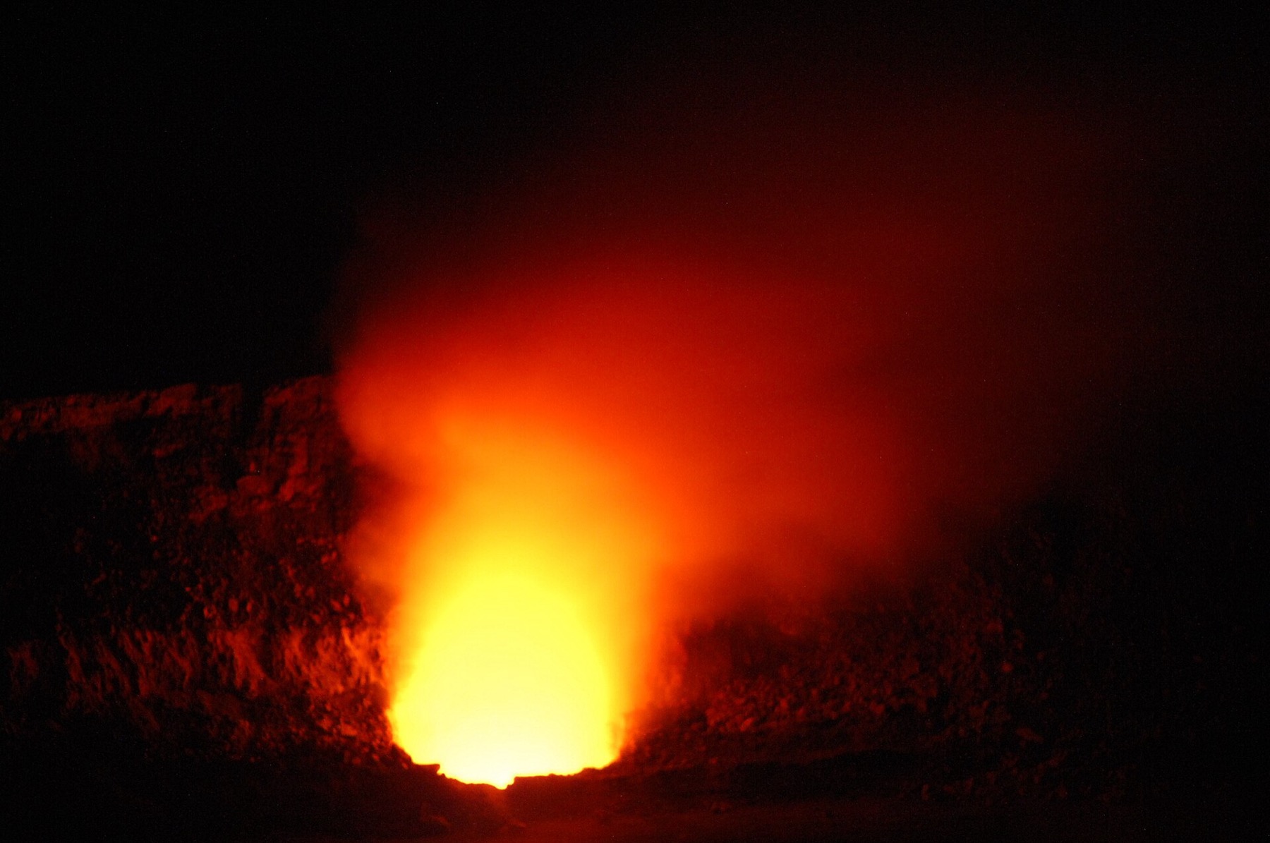 Hawai'i Volcanoes National Park: Průvodce 15 Noční zář lávy v kráteru Halemaʻumaʻu