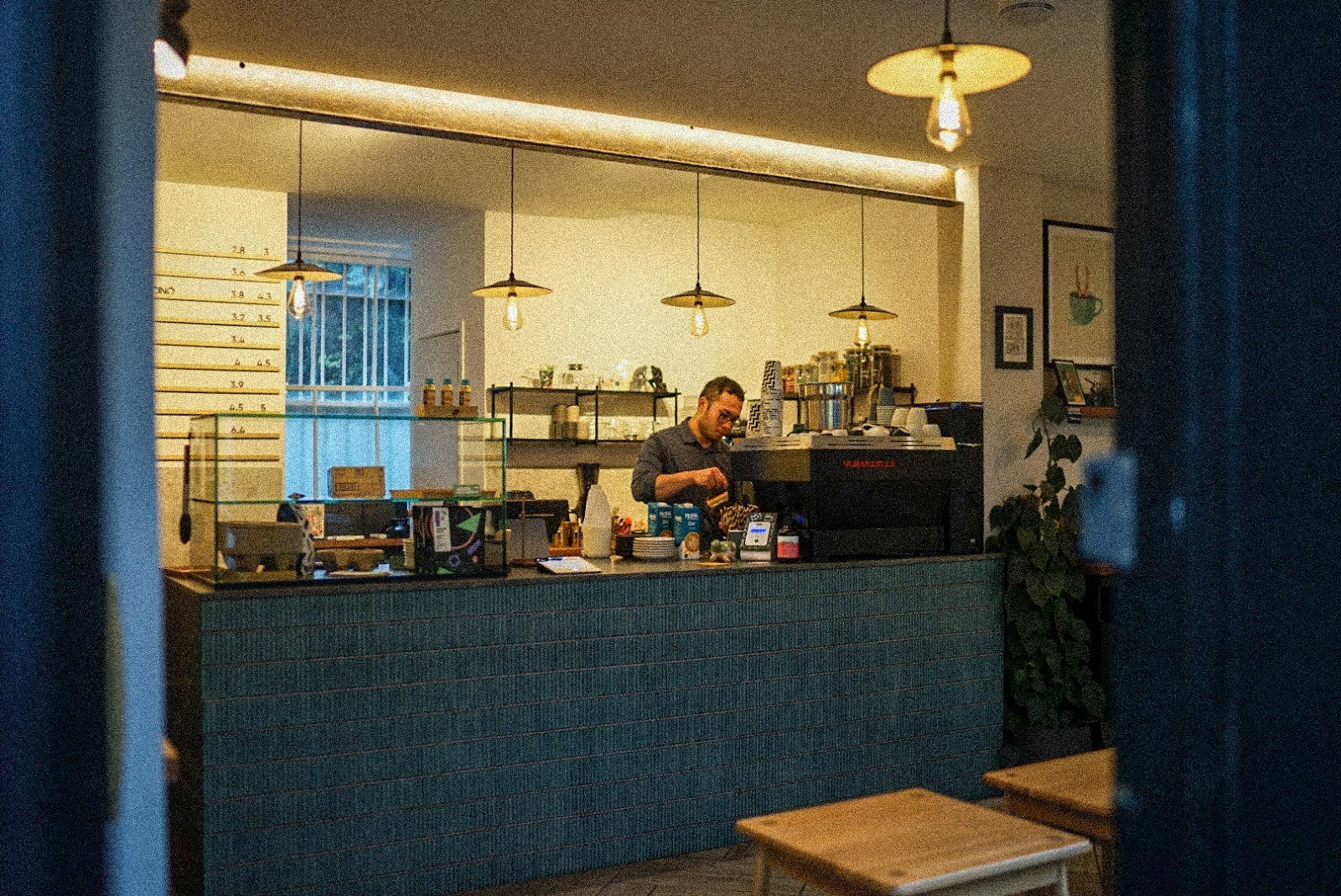 Cele mai bune cafenele din Londra: 18 recomandări pentru cafea de specialitate în 2026 6 Cafeneaua Archetype Coffee din Londra