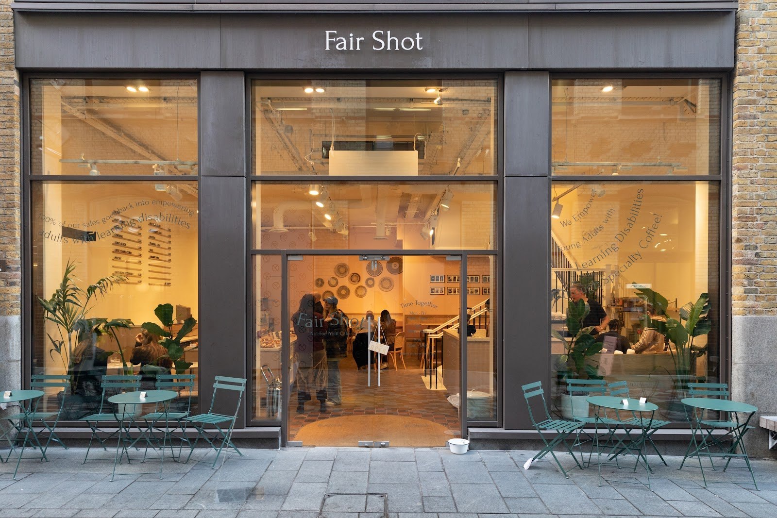 Cele mai bune cafenele din Londra: 18 recomandări pentru cafea de specialitate în 2026 10 Cafeneaua Fair Shot Cafe din Londra