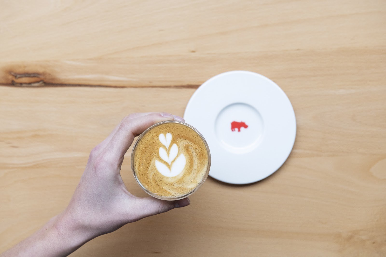 Cele mai bune cafenele din Londra: 18 recomandări pentru cafea de specialitate în 2026 7 Cafeneaua Kiss the Hippo Coffee Fitzrovia Corner din Londra