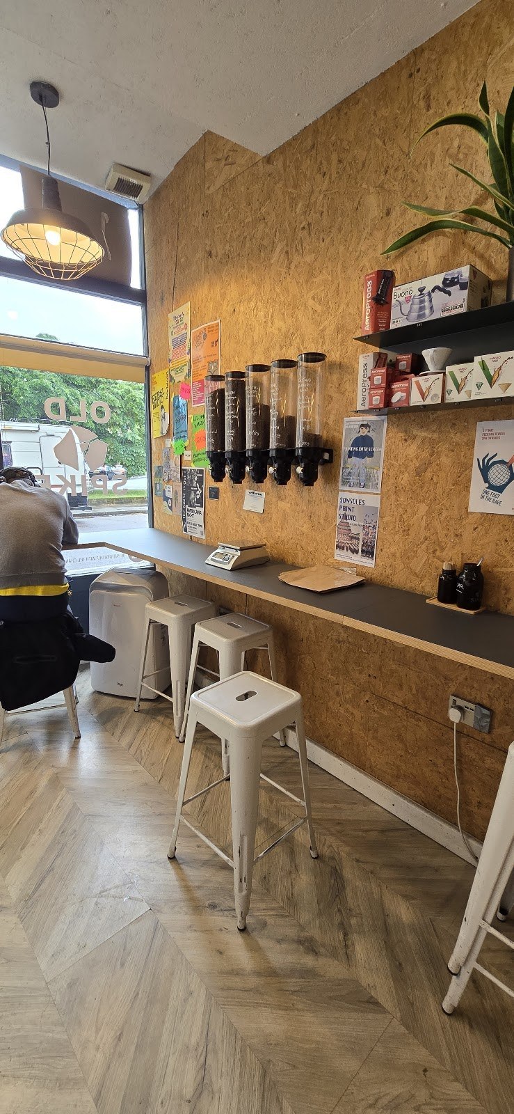 Cele mai bune cafenele din Londra: 18 recomandări pentru cafea de specialitate în 2026 21 Cafeneaua Old Spike Peckham din Londra