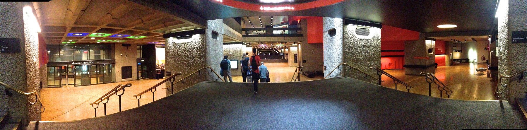 Cele mai bune cafenele din Londra: 18 recomandări pentru cafea de specialitate în 2026 18 Interiorul complexului Barbican Centre din Londra
