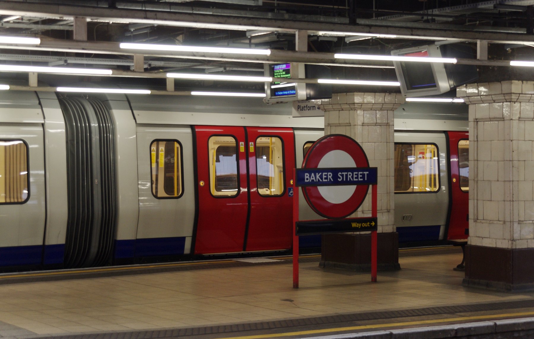 26 de lucruri de văzut și făcut în Londra în 2026 (+ hartă) 18 Stația de metrou Baker Street din Londra