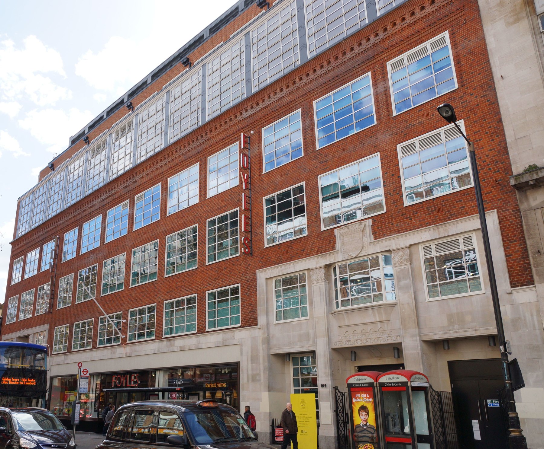 26 de lucruri de văzut și făcut în Londra în 2026 (+ hartă) 35 Librăria Foyles de pe Charing Cross Road