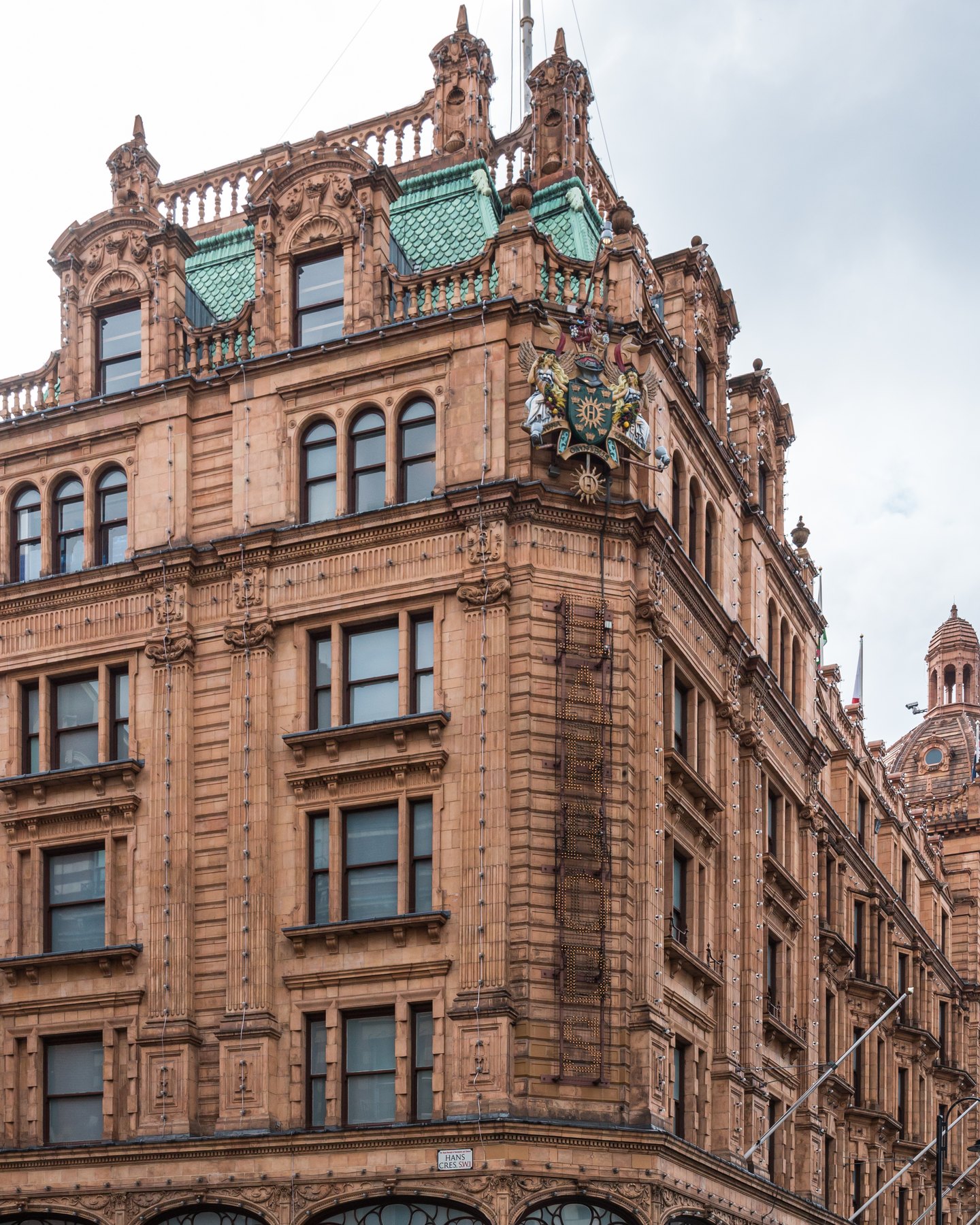 26 de lucruri de văzut și făcut în Londra în 2026 (+ hartă) 23 Fațada magazinului Harrods din Knightsbridge