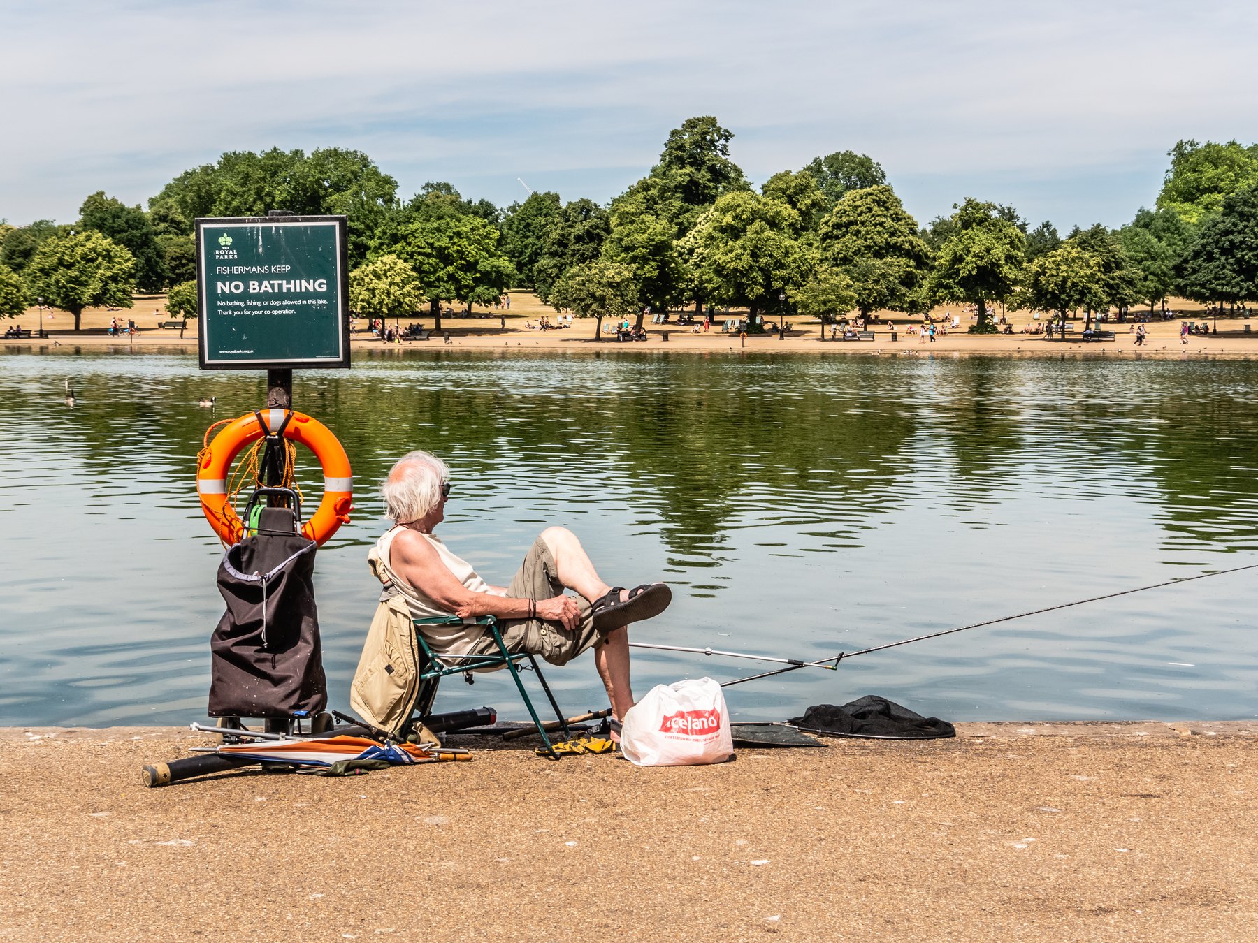 26 de lucruri de văzut și făcut în Londra în 2026 (+ hartă) 29 Pescar la lacul Serpentine din Hyde Park