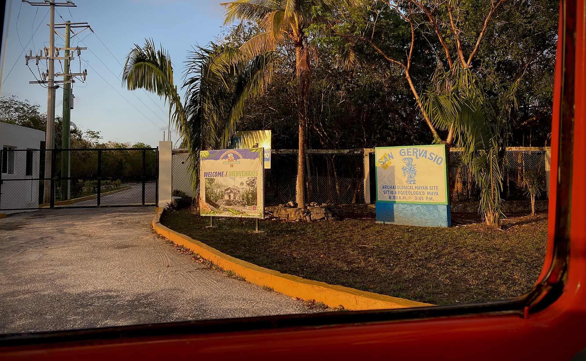 Cozumel, Mexic: 12 lucruri de făcut (scufundări și plaje) 10 Intrarea în zona arheologică San Gervasio din Cozumel