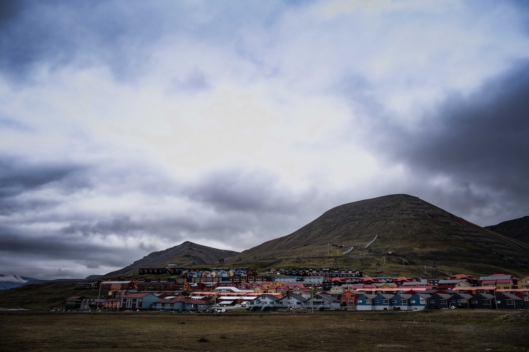 Svalbard, Noruega: como chegar, voos e quando ir em 2026 2 Terminal do aeroporto de Longyearbyen