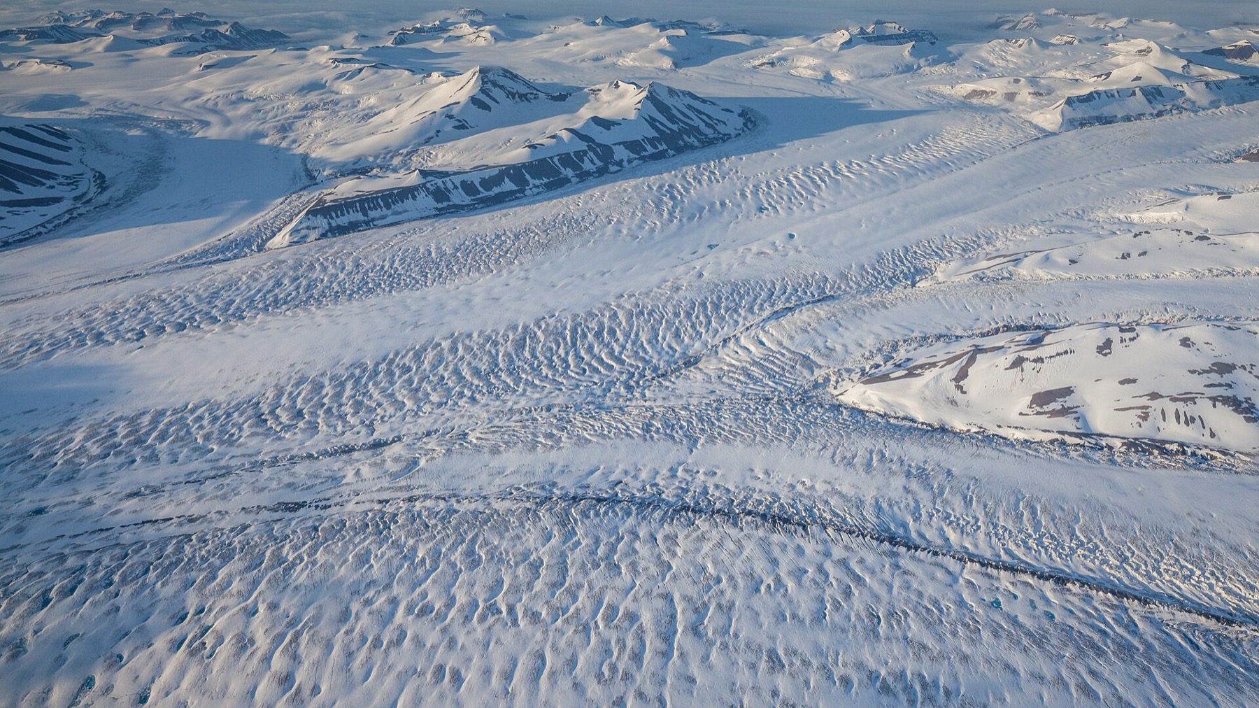 Longyearbyen, Svalbard: 12 Things to See in the World's Northernmost Town 2 Midnight sun over Longyearbyen