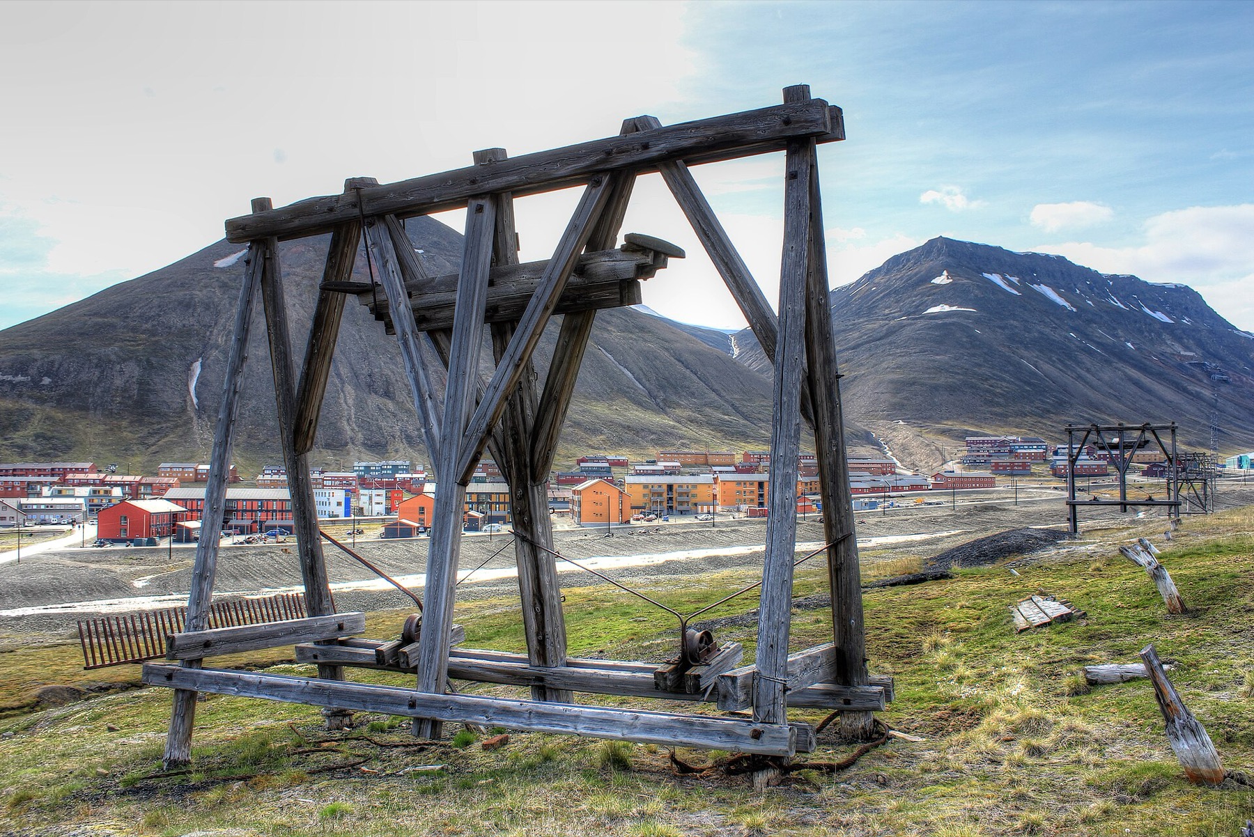 Longyearbyen, Svalbard: 12 Things to See in the World's Northernmost Town 3 Colorful residential houses of Longyearbyen, home to most hotels and guesthouses