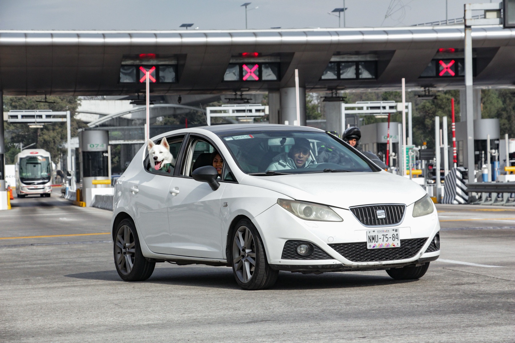 Norvégia útdíj: hogyan működik az AutoPASS és mennyit fizetsz 2026-ban 5 Az AutoPASS chip a szélvédőn 20% kedvezményt ad