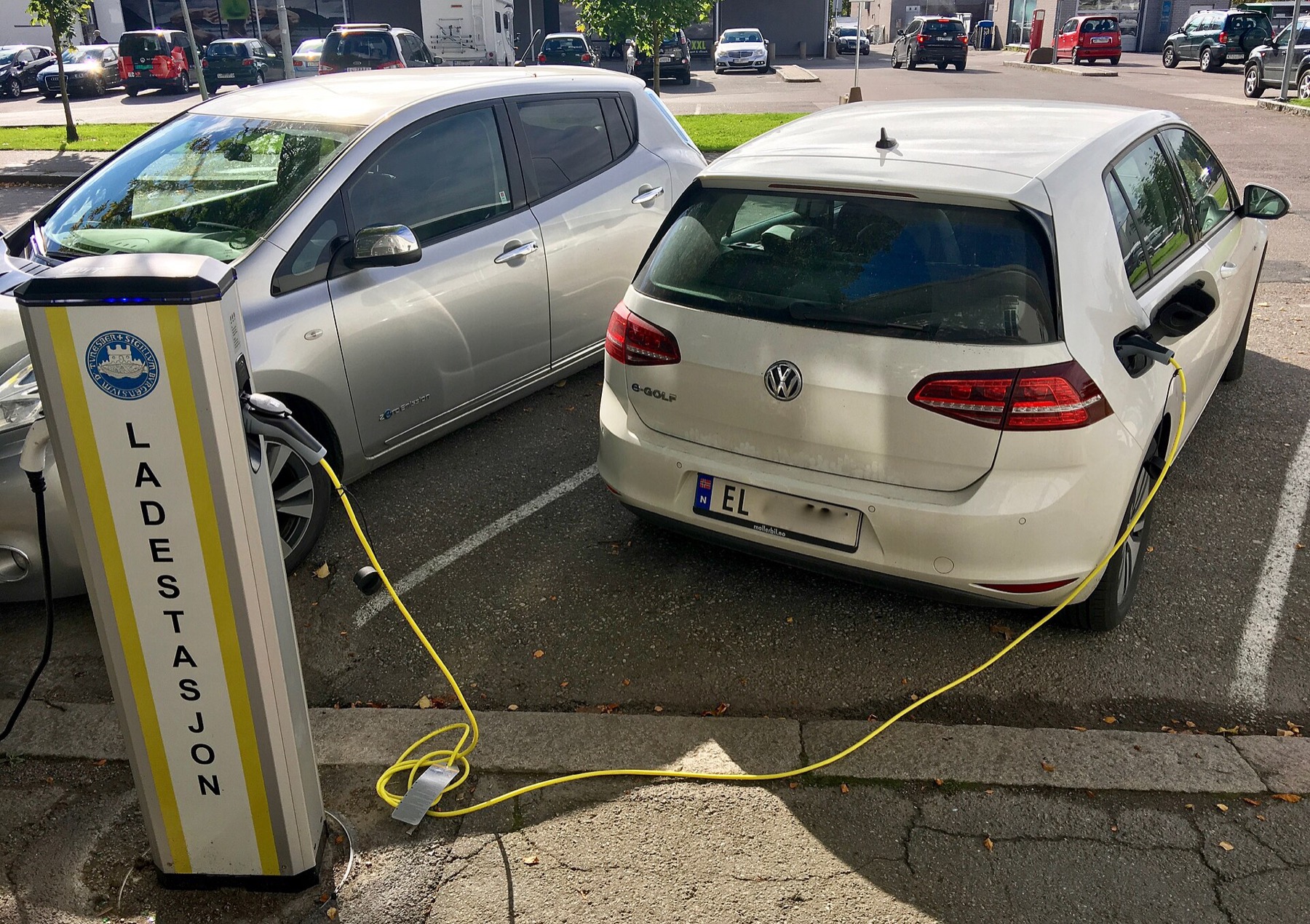 Norvégia útdíj: hogyan működik az AutoPASS és mennyit fizetsz 2026-ban 8 Elektromos autók Norvégiában: az útdíjkedvezmények fogynak