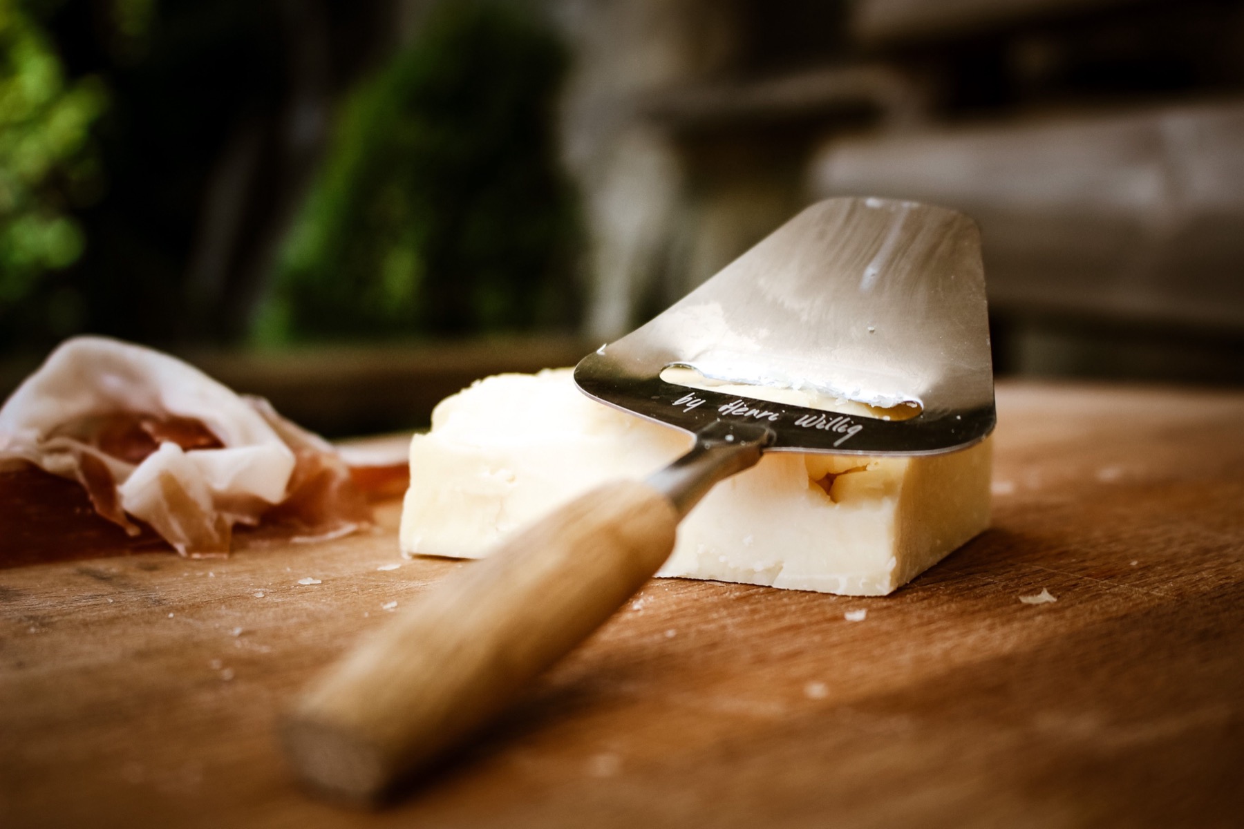 Norsk mat: 15 rätter från brunost till fårikål 2026 9 Ostehøvel: den norska uppfinningen för att skära ost