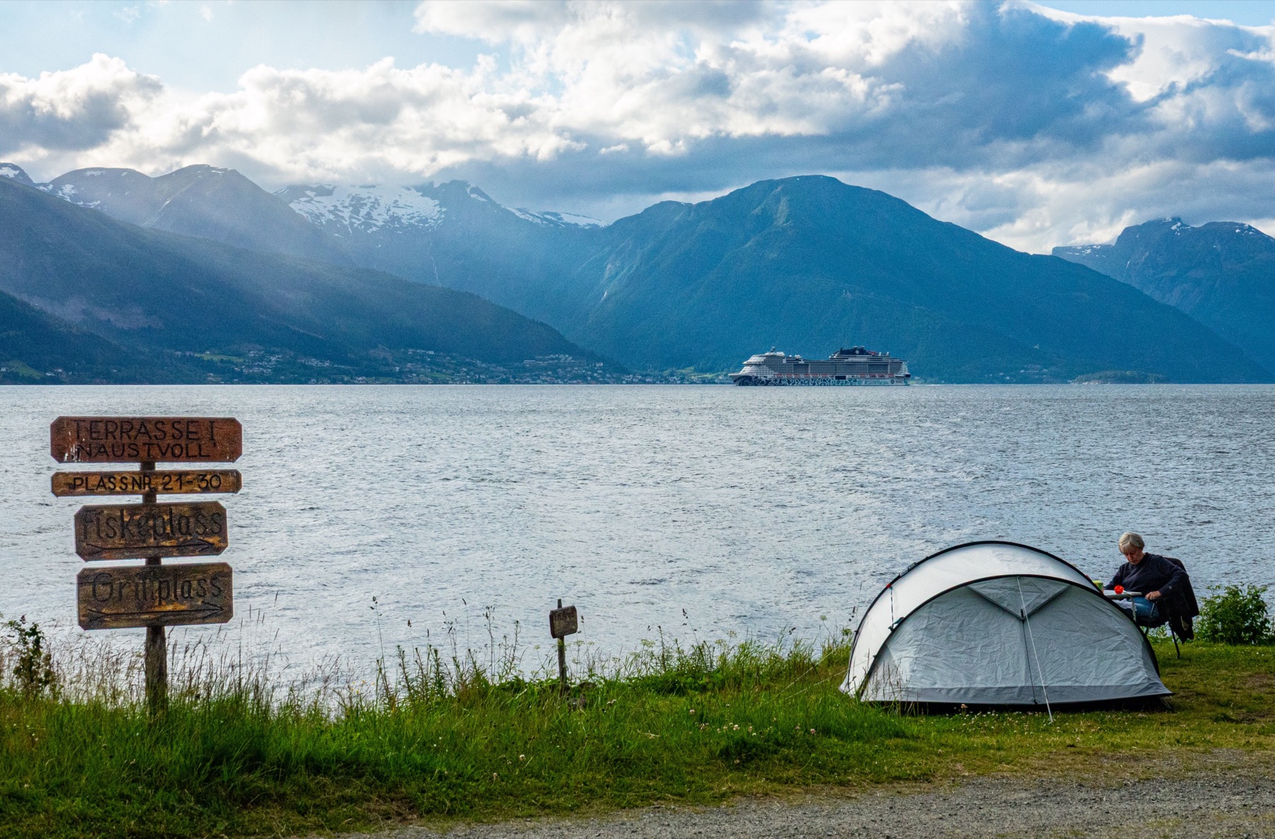 Norway Motorhome: Wild Camping, Campsites and Rules for 2026 3 Allemannsretten covers a tent in the wild, but not a motor vehicle