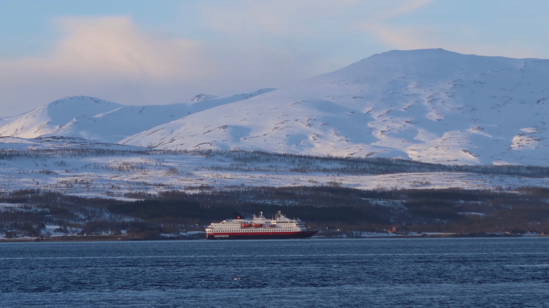 Noruega en Invierno: 15 Consejos Imprescindibles 2026 12 Crucero invernal por la costa